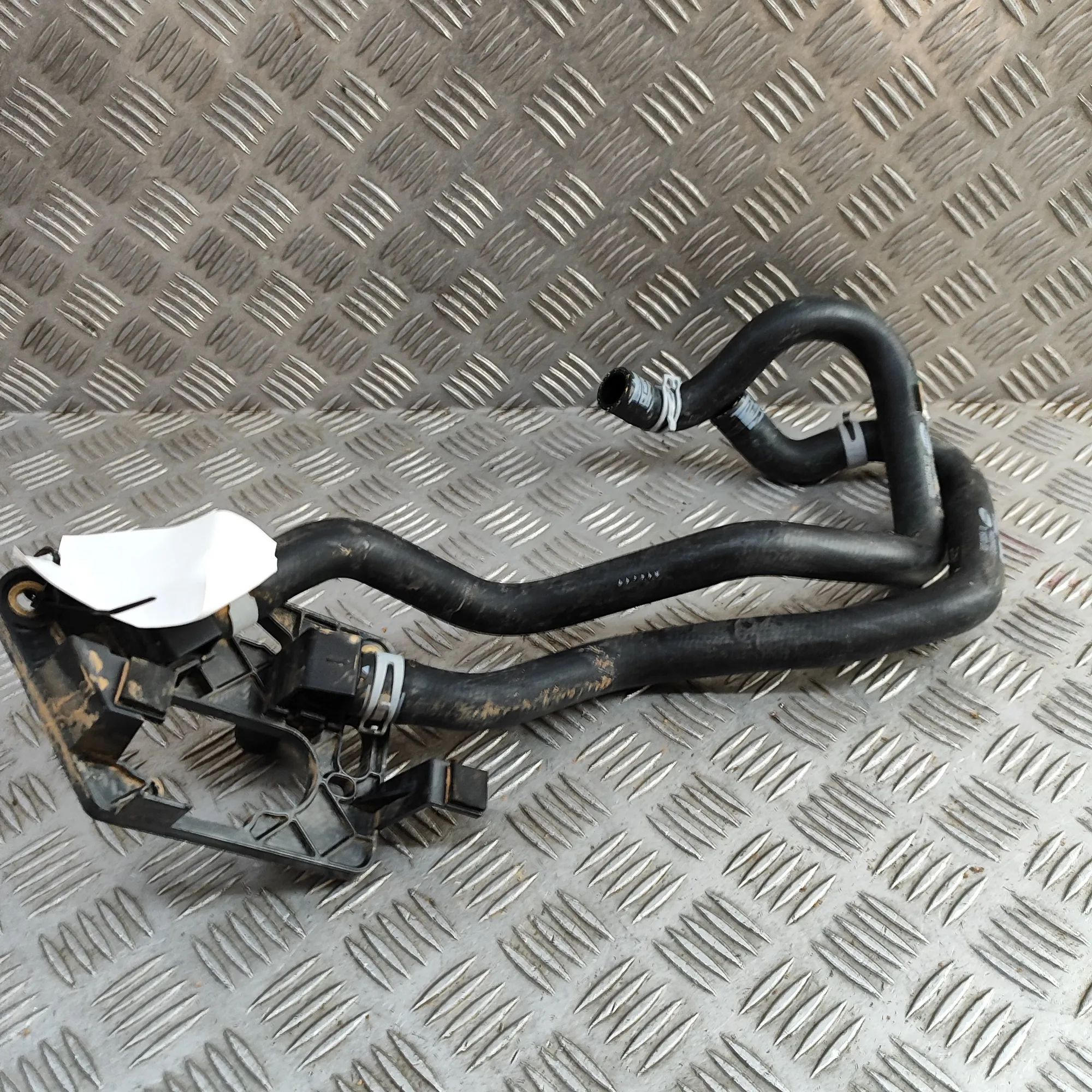 Audi Q5 (FY) Шланг системы охлаждения Coolant hose — AUDI Q5 (FY) (2016-...) — V207-0...