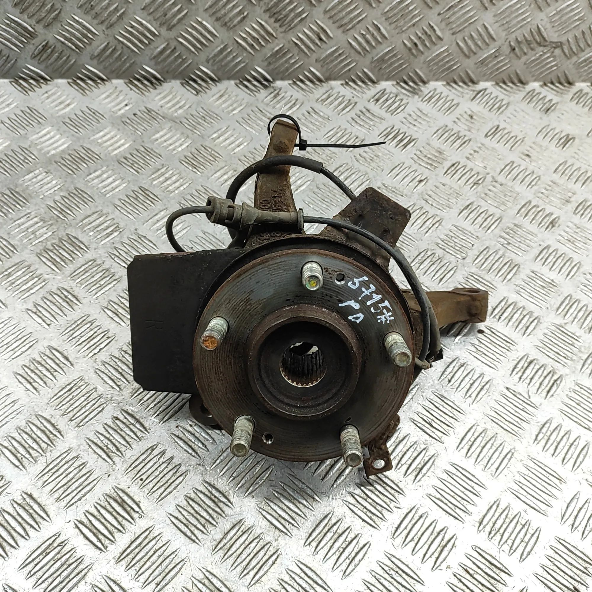 Kia ceed (JD) Front Right Wheel Hub Front Right Wheel Hub — KIA CEE\'D (JD) (2012-2...