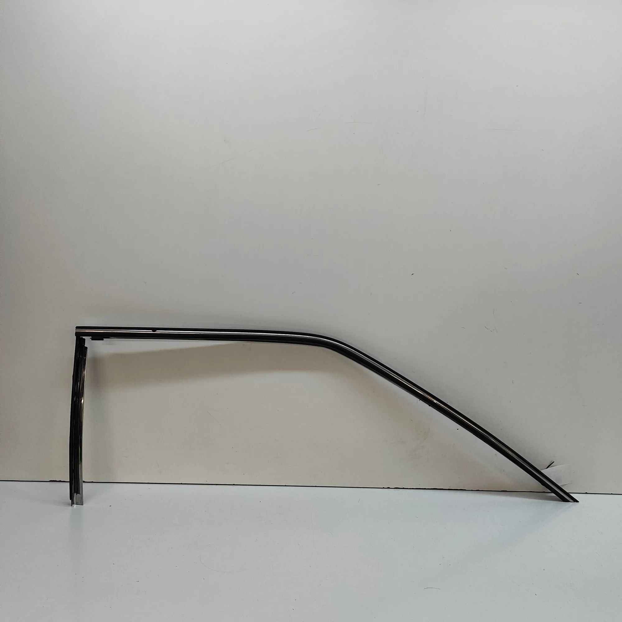 Cadillac Eldorado Upper door trim strip — front right Upper door trim strip — front right — CADILLAC ...