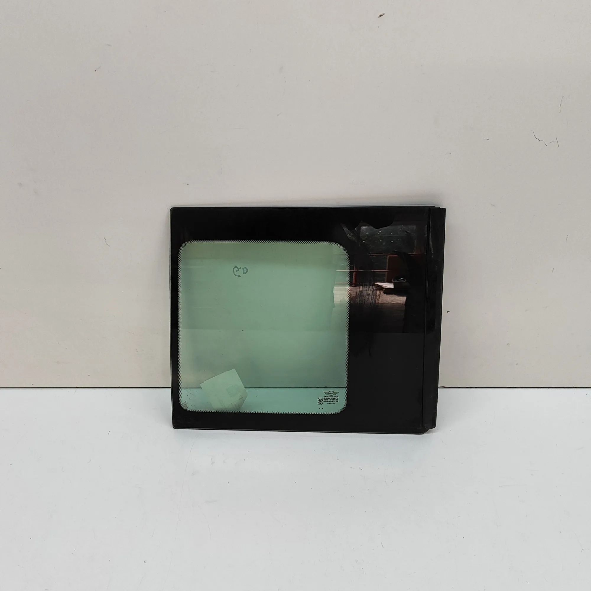 Mini One, Cooper, Clubman (R55 - R59) Right rear door window Right rear door window — MINI CLUBMAN (R55) (20...