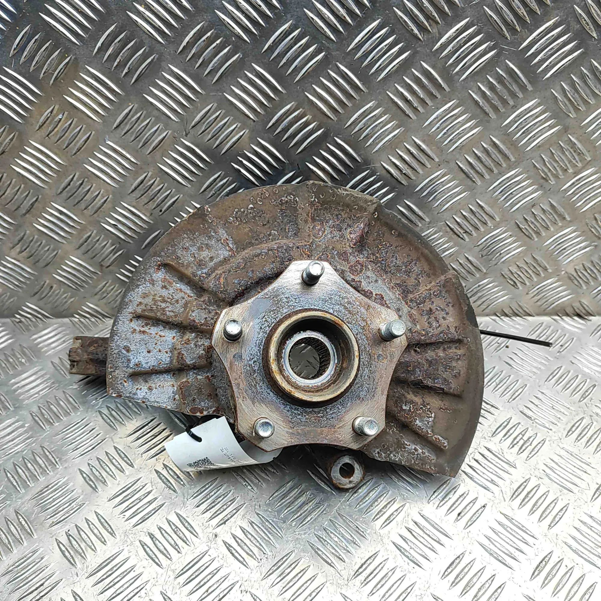 Suzuki Grand Vitara Front Right Wheel Hub Front Right Wheel Hub — SUZUKI GRAND (VITARA II...
