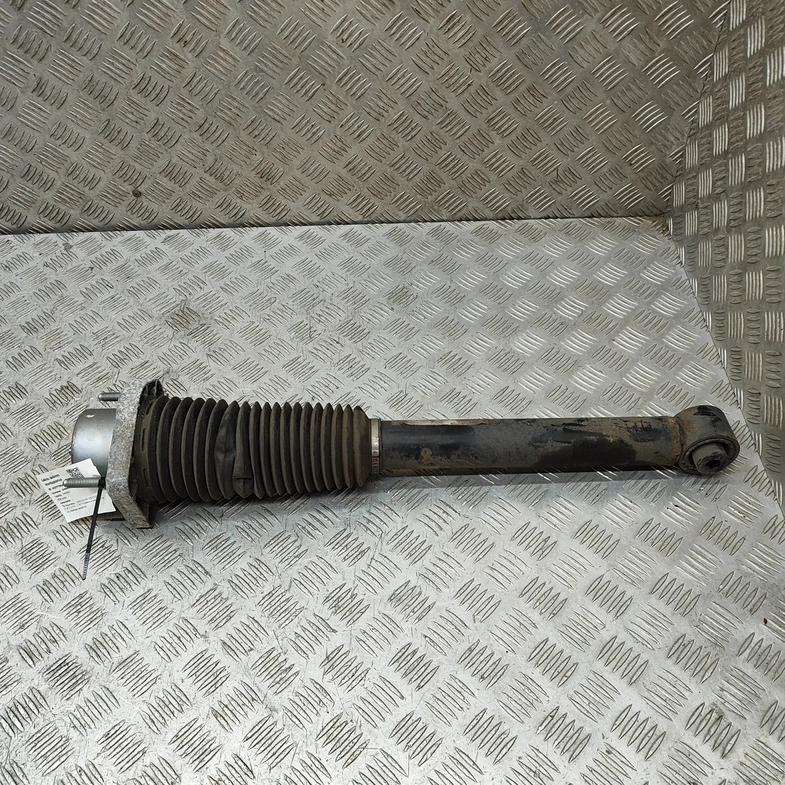 Land Rover Discovery Shock absorber — rear right Shock absorber — rear right — LAND ROVER DISCOV...