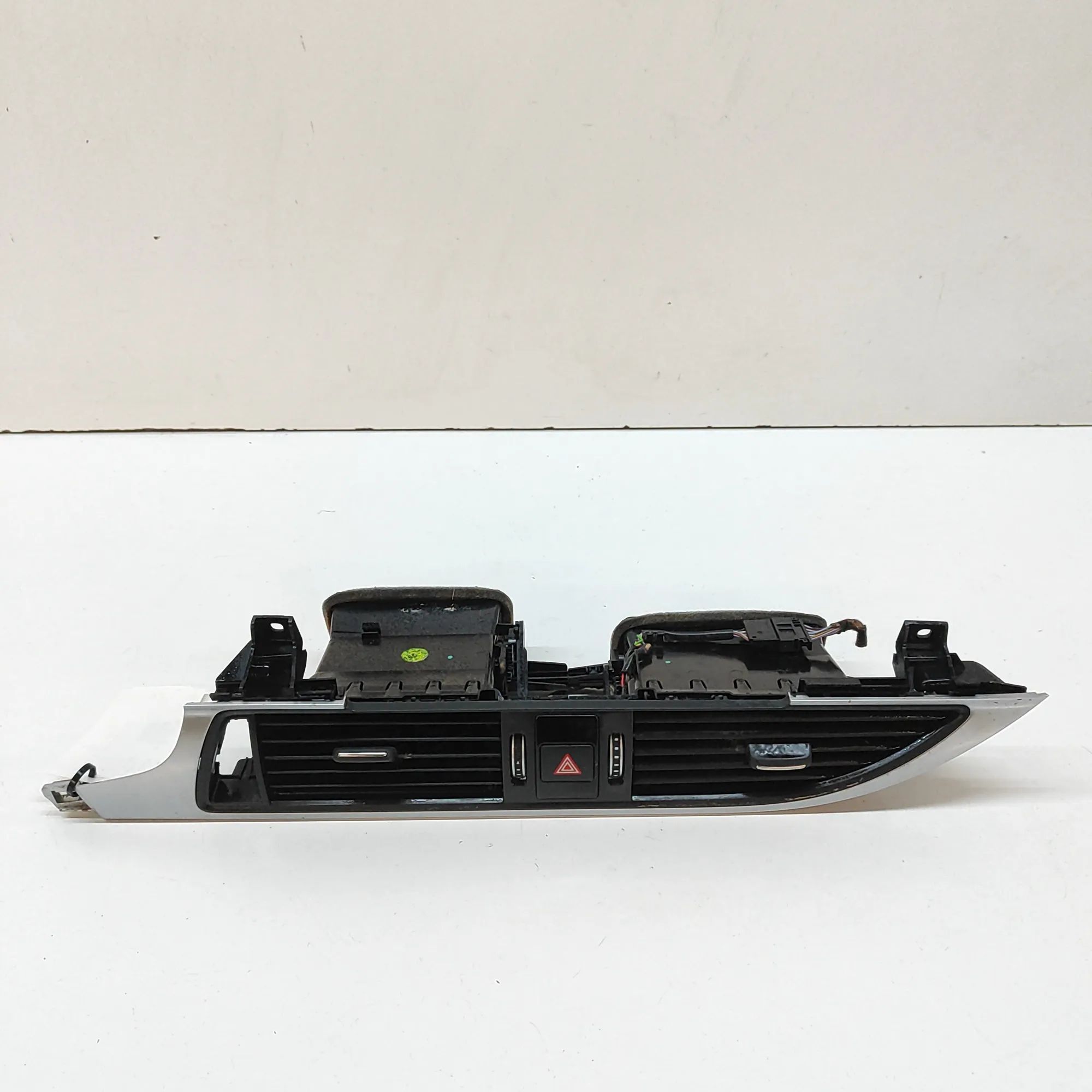 Audi A7 (4G) Dashboard Air Vents Dashboard Air Vents — AUDI A7 (Sportback 4GA, 4...