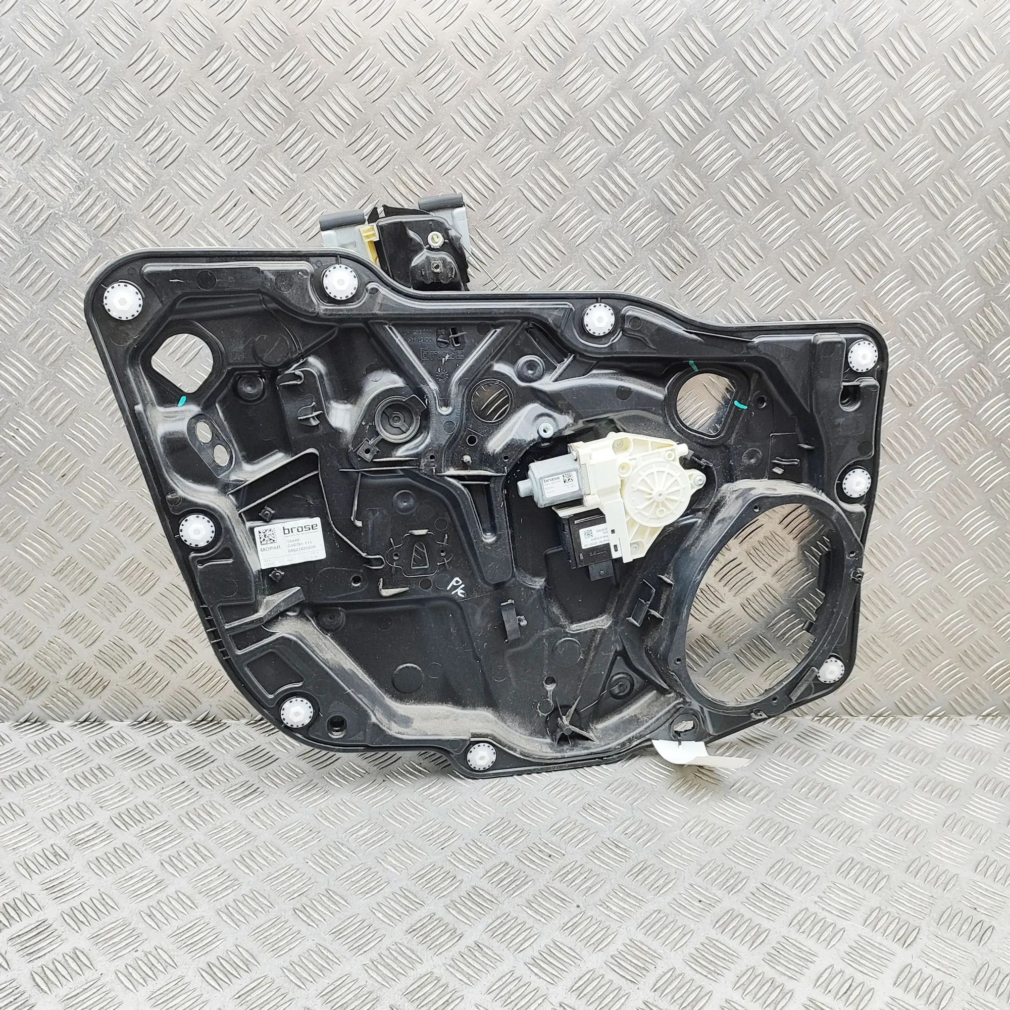 Jeep Renegade Front Left Door Window Regulator Front Left Door Window Regulator — JEEP RENEGAD...