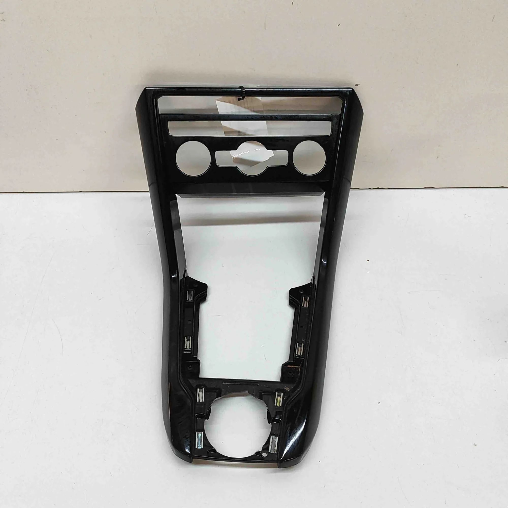 Volkswagen T-Roc Centre console trim Centre console trim — VW T-ROC (A11) (2017-...)...