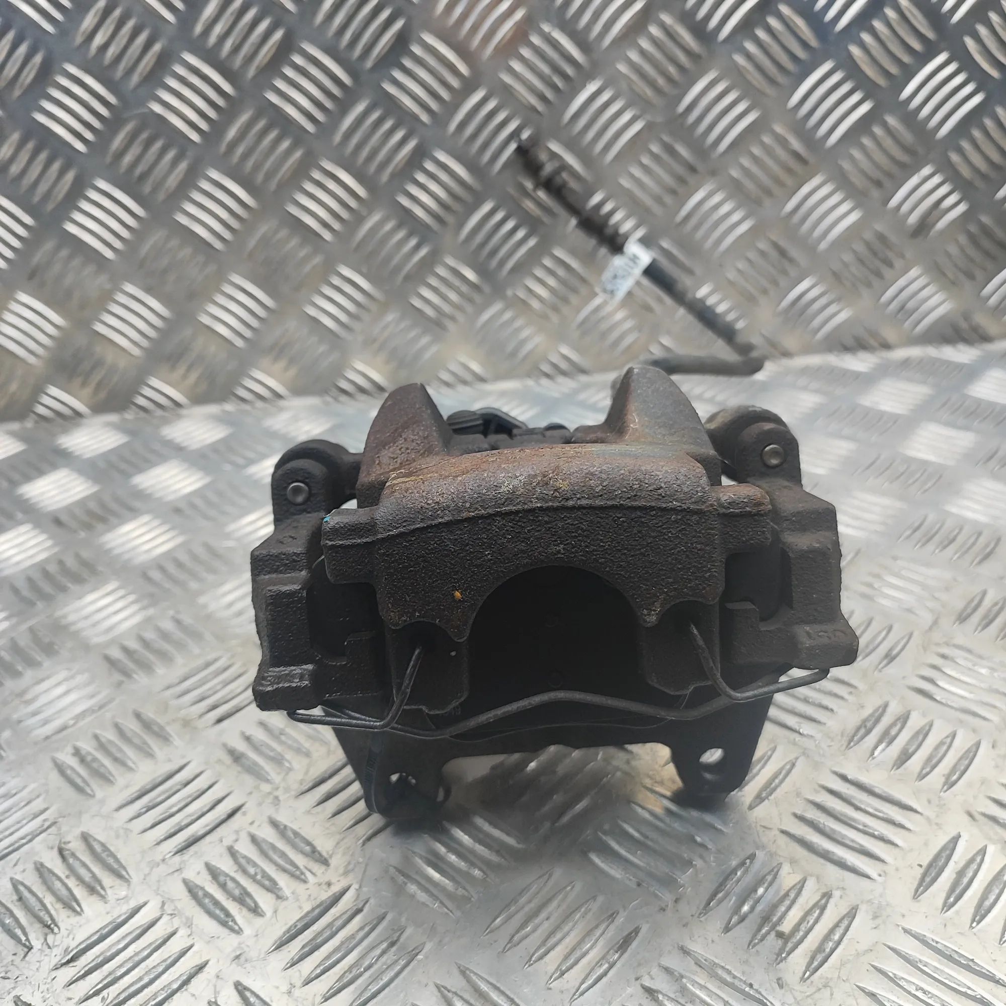 Land Rover Range Rover Velar Brake caliper — rear left Brake caliper — rear left — LAND ROVER RANGE RO...