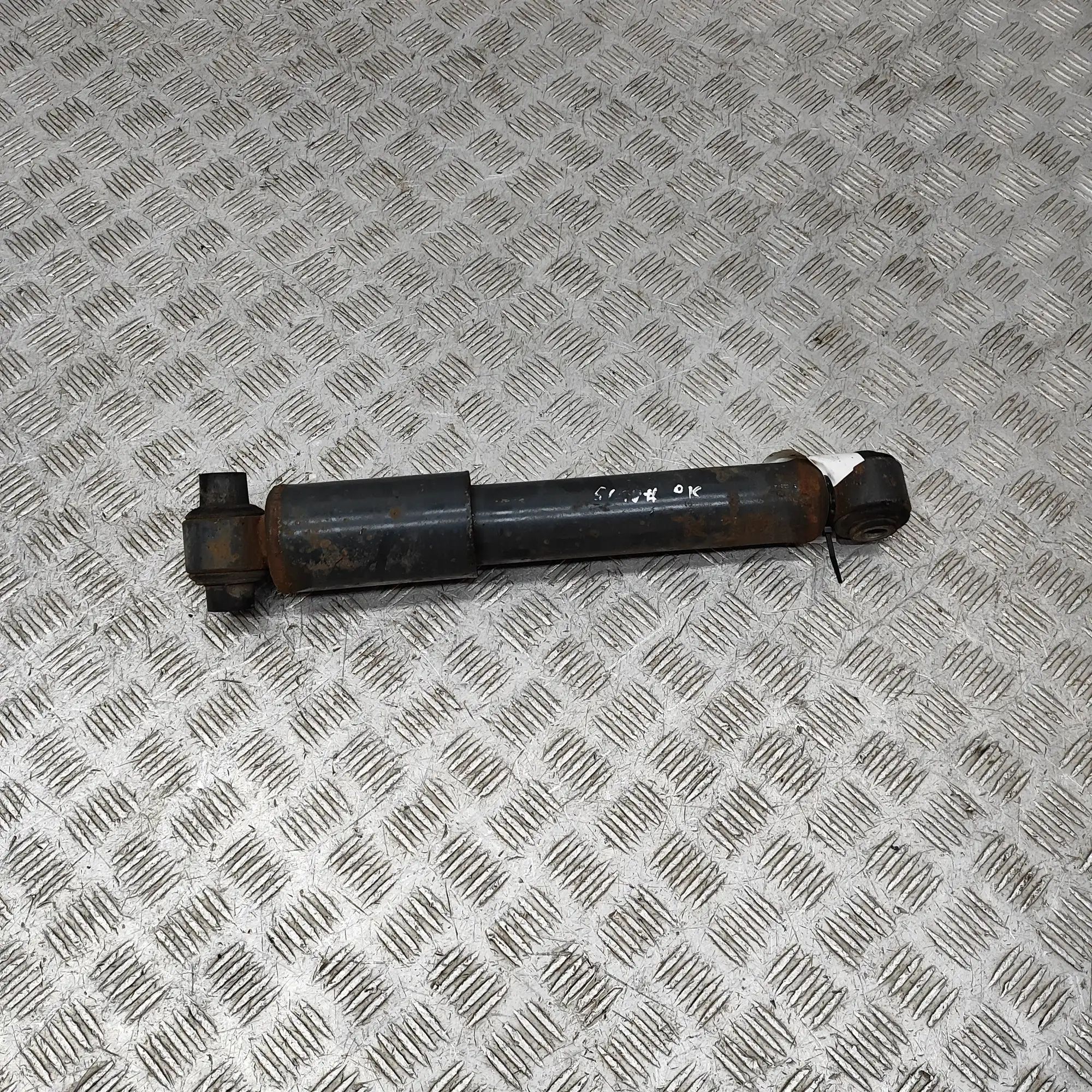 Iveco Daily Shock absorber — front left Shock absorber — front left — IVECO DAILY (VI F...