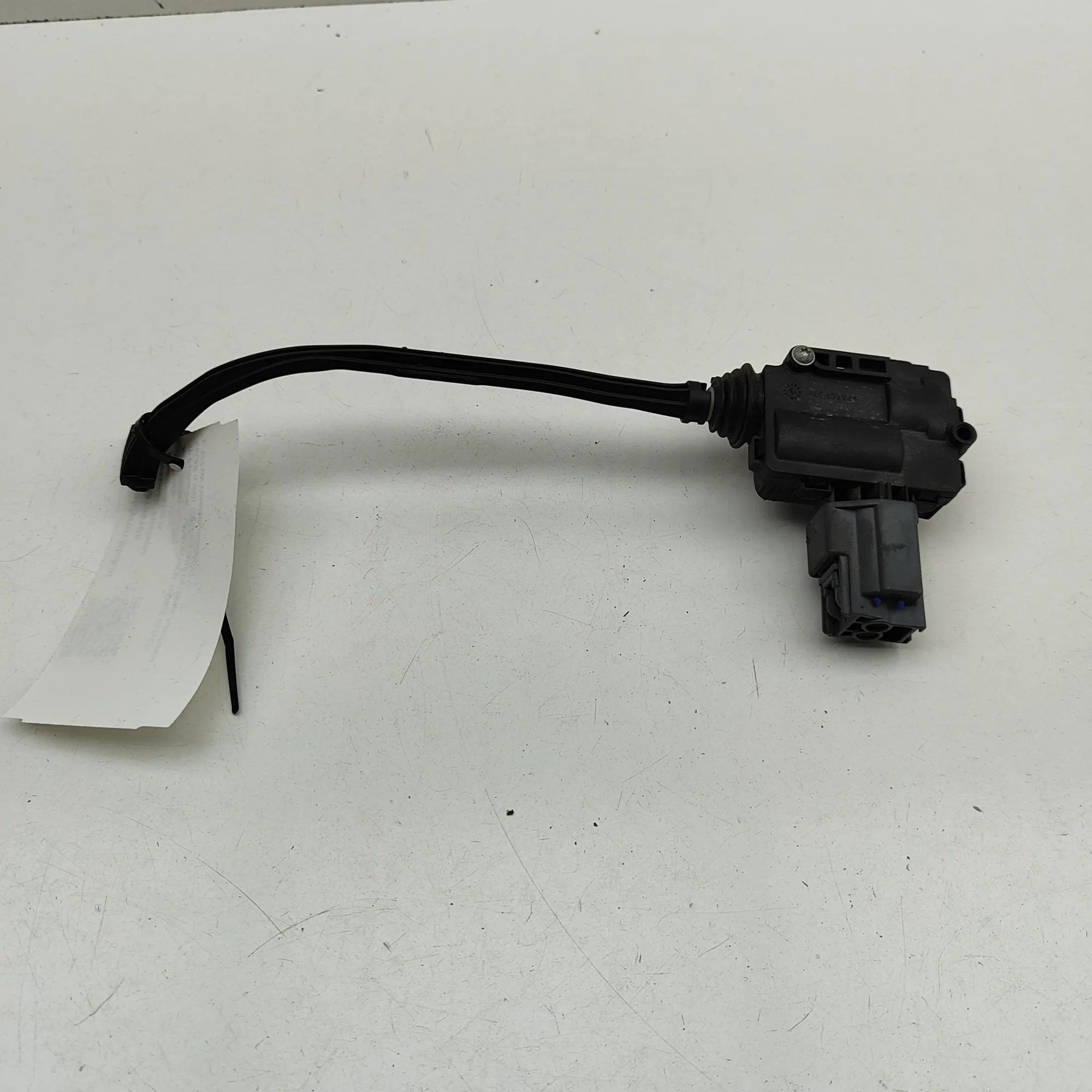 Land Rover Range Rover Velar Fuel filler flap lock Fuel filler flap lock — LAND ROVER RANGE ROVER ...