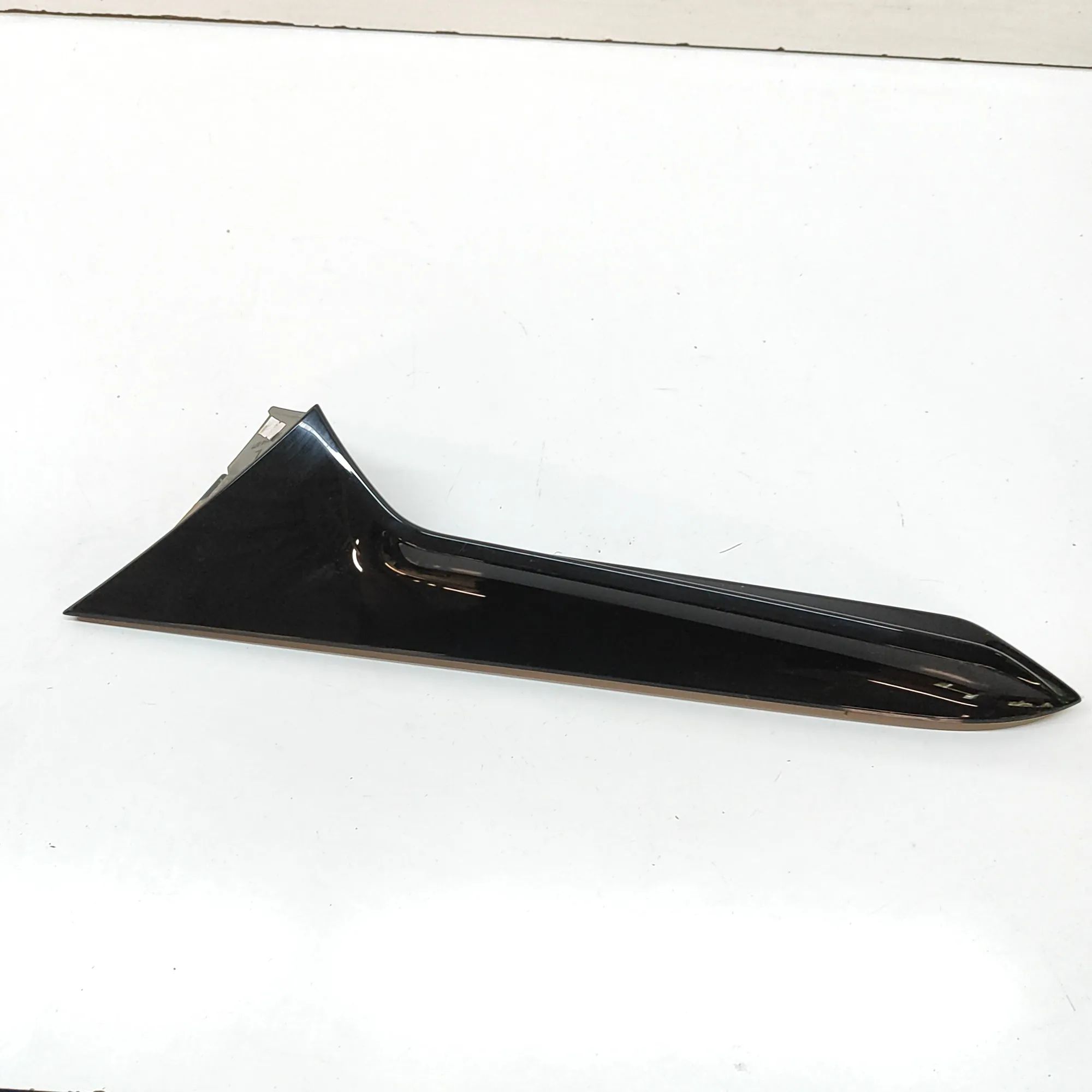 Audi Q3 (F3) Tailgate Bootlid Trim Tailgate Bootlid Trim — AUDI Q3 (Sportback F3N)...