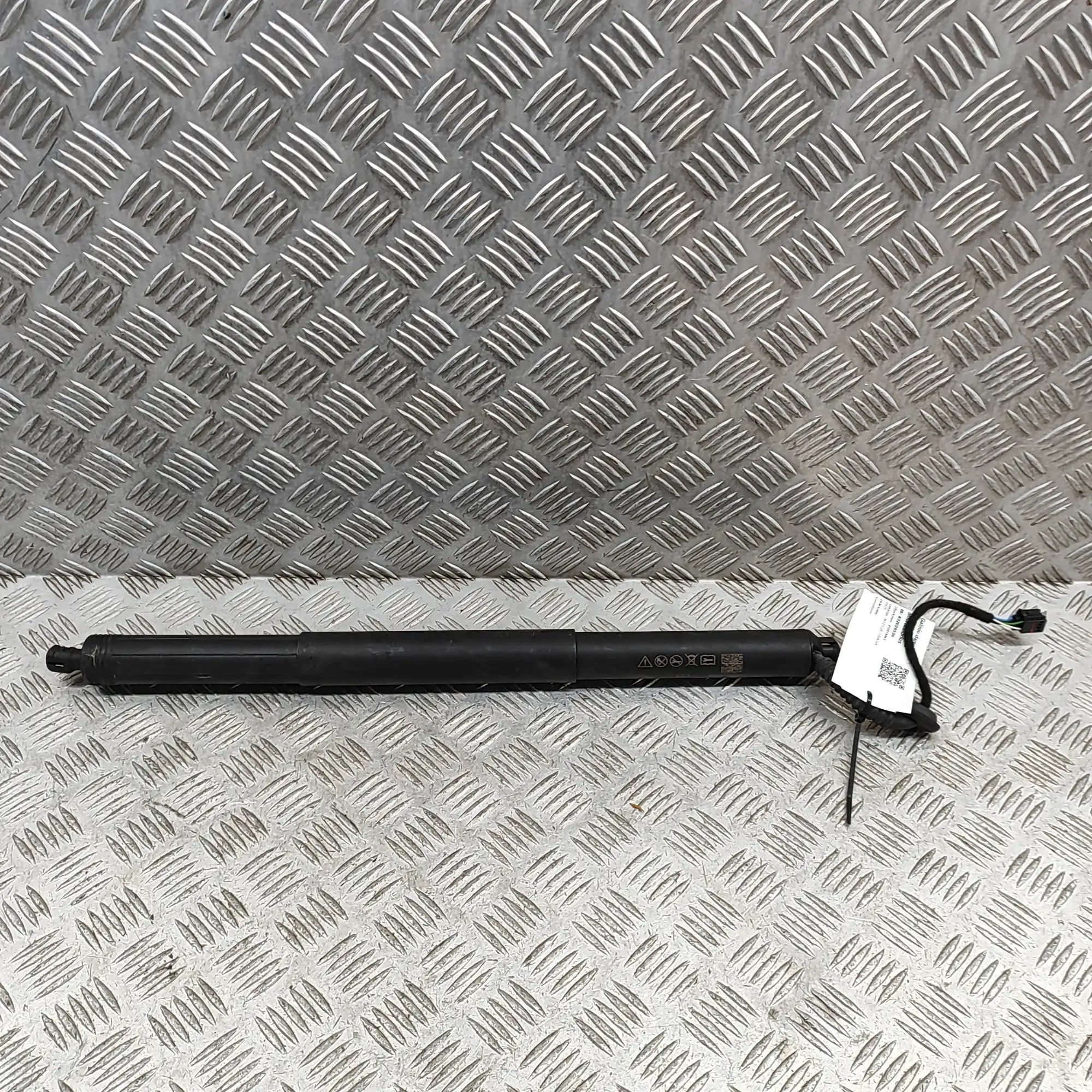 Audi Q5 (8R) Right Side Tailgate Gas Strut Right Side Tailgate Gas Strut — AUDI Q5 (FY) (2...