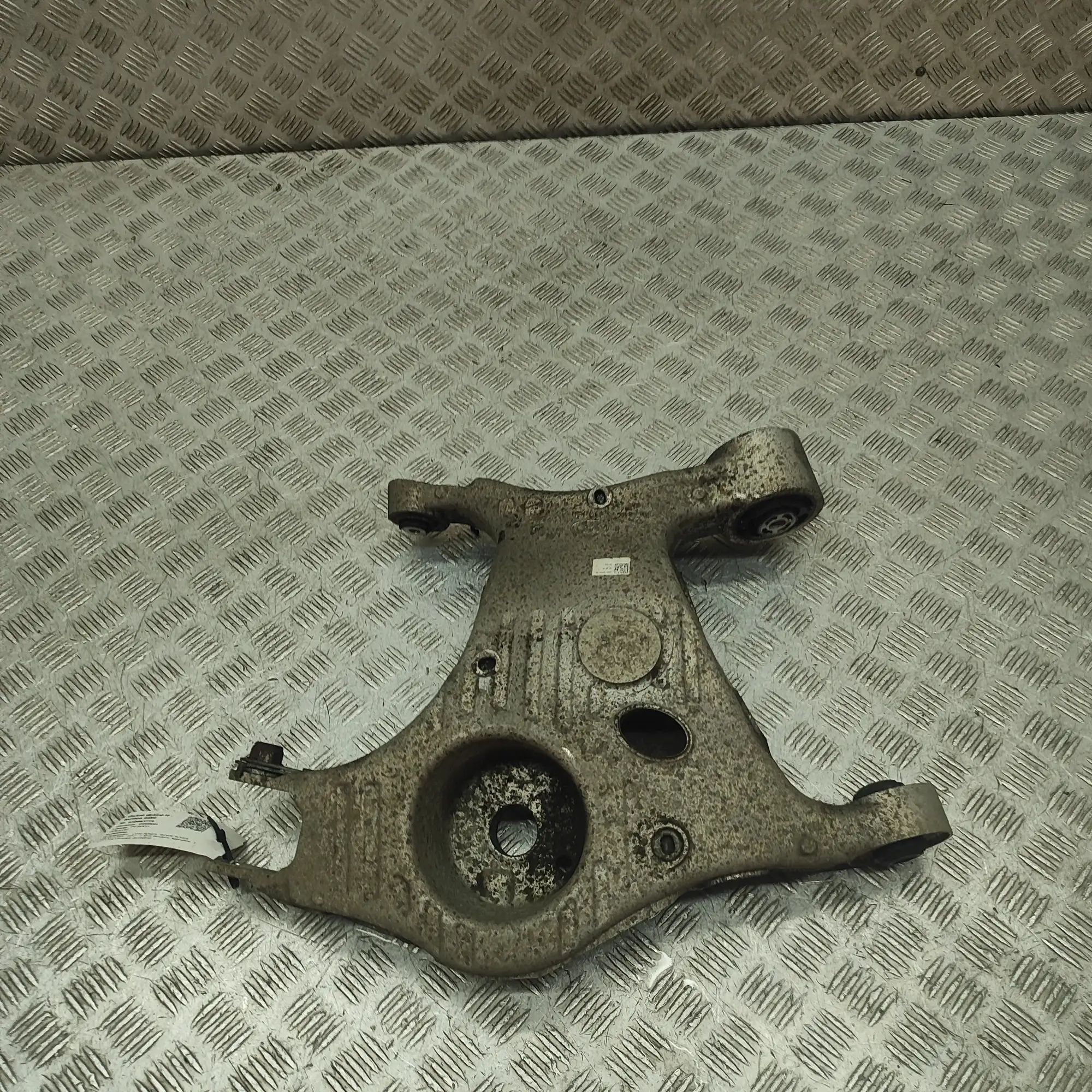 Land Rover Range Rover Velar Rear Right Lower Control Arm Rear Right Lower Control Arm — LAND ROVER RANGE...