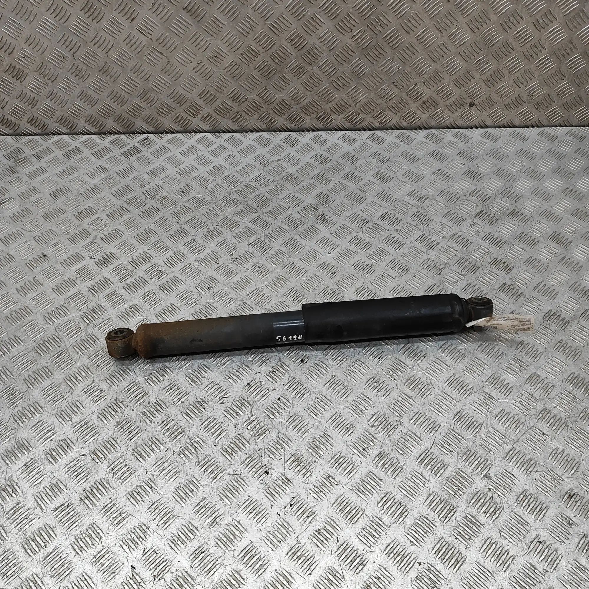 Iveco Daily Shock absorber — rear right Shock absorber — rear right — IVECO DAILY (VI F...