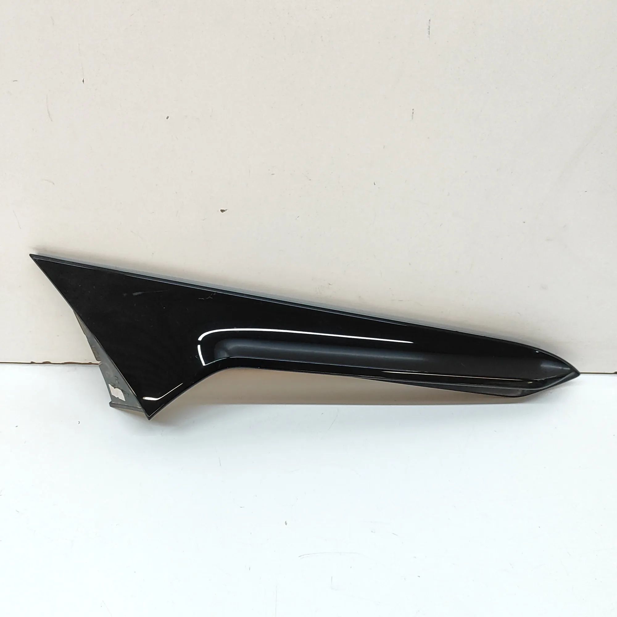 Audi Q3 (F3) Tailgate Bootlid Trim Tailgate Bootlid Trim — AUDI Q3 (Sportback F3N)...