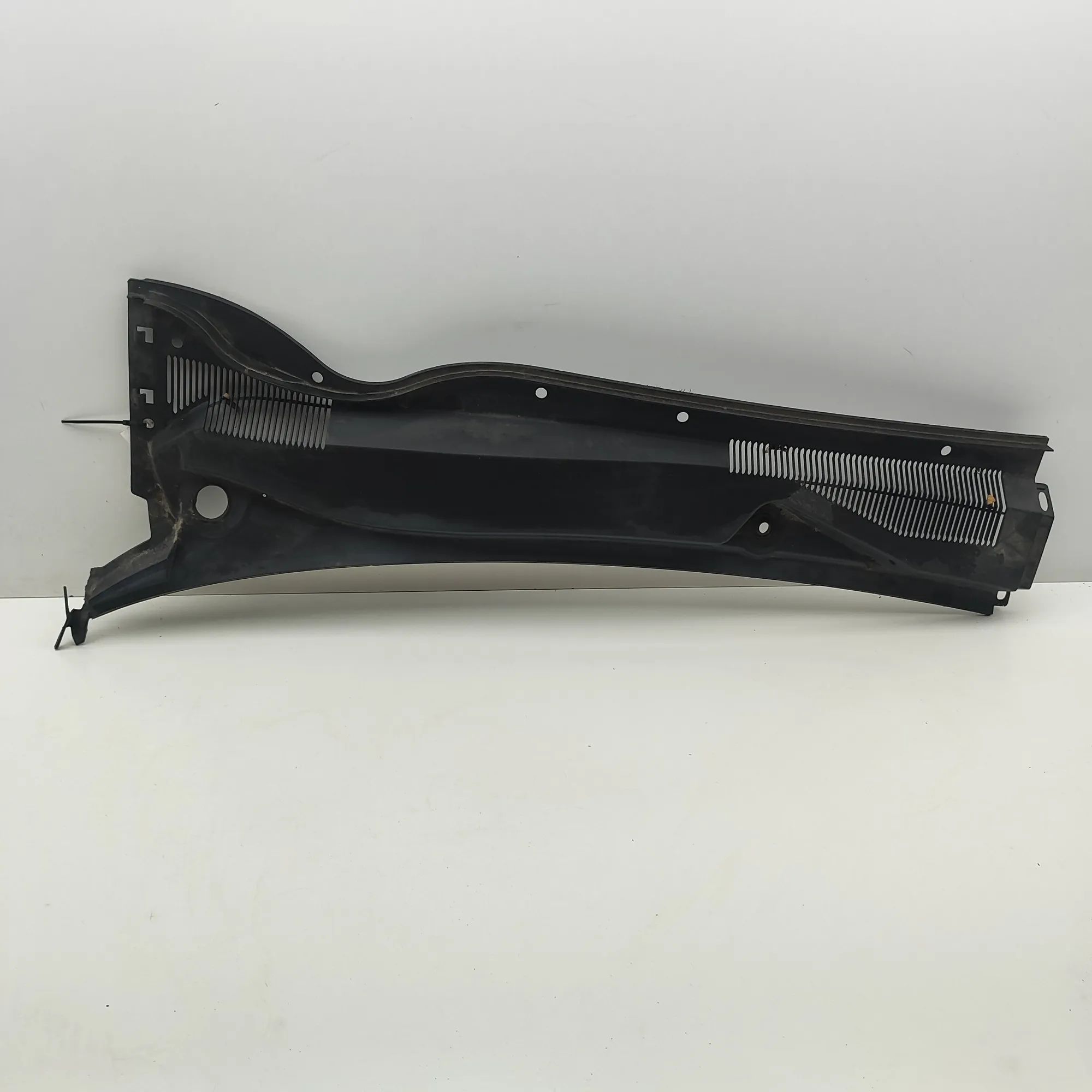 Chevrolet Camaro Front Wiper Cowl Trim Front Wiper Cowl Trim — CHEVROLET CAMARO (2009-...