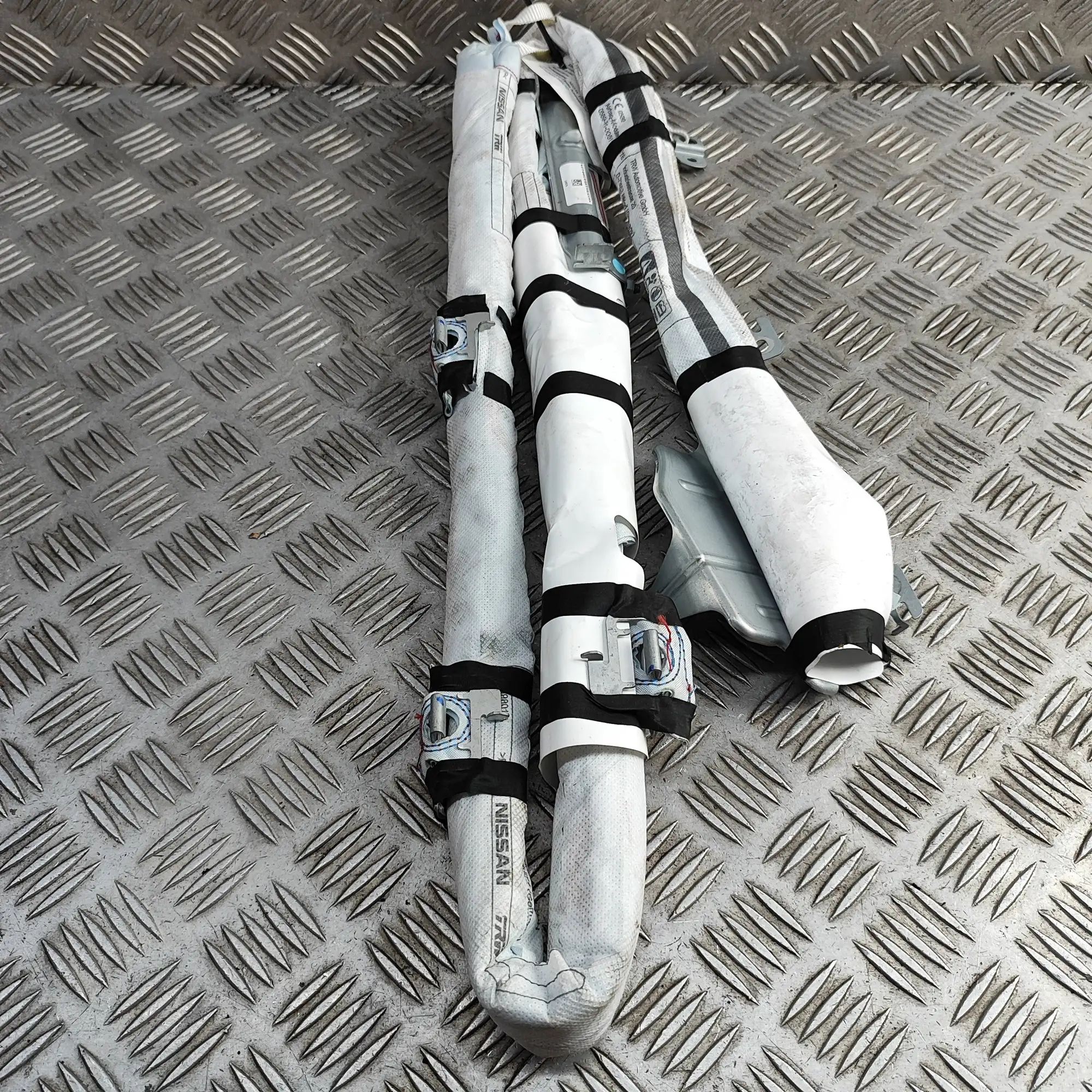 Nissan Leaf Right Side Roof Safety Curtain SRS Right Side Roof Safety Curtain SRS — NISSAN LEA...