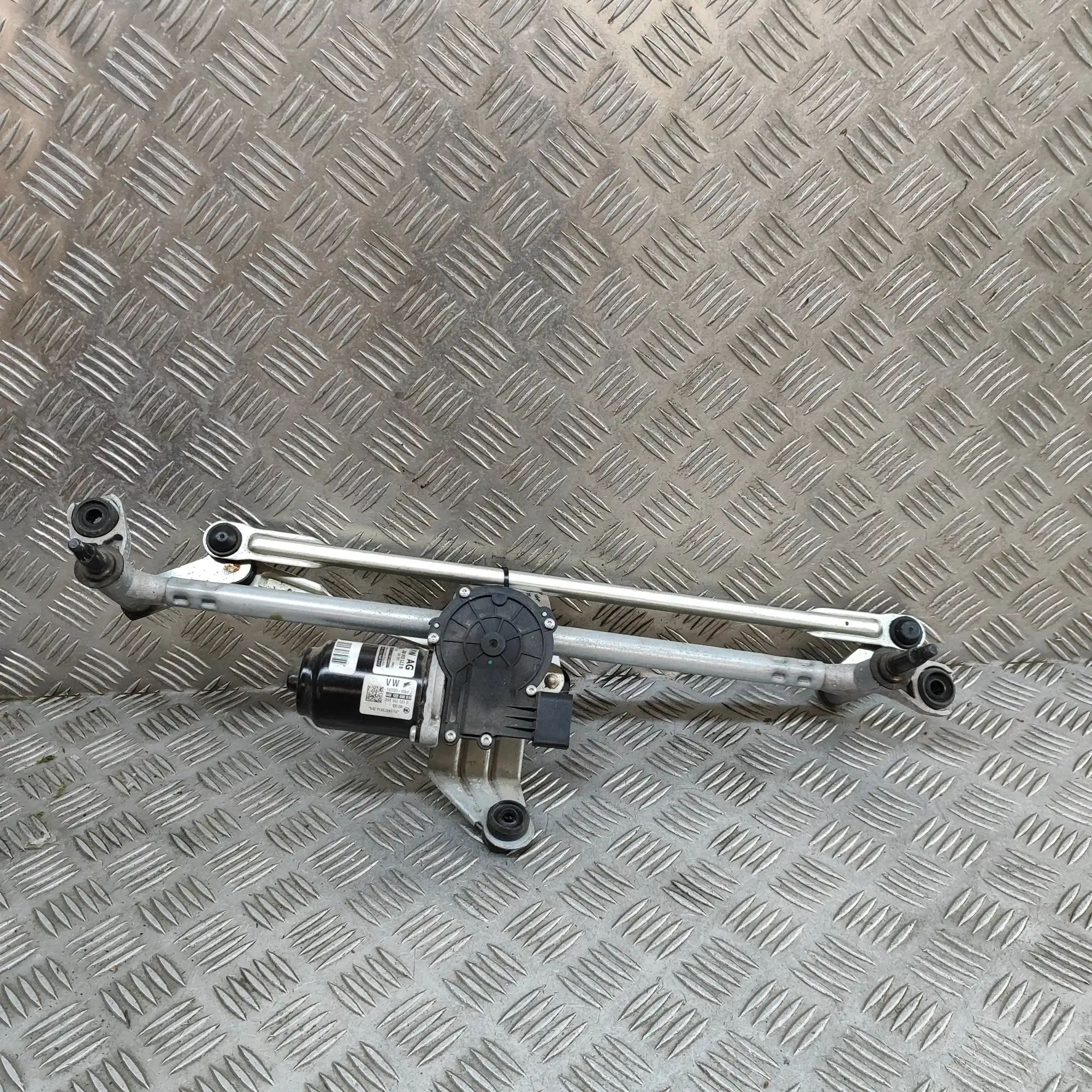 Volkswagen T-Roc Front Windshield Wiper Mechanism Front Windshield Wiper Mechanism — VW T-ROC (A1...