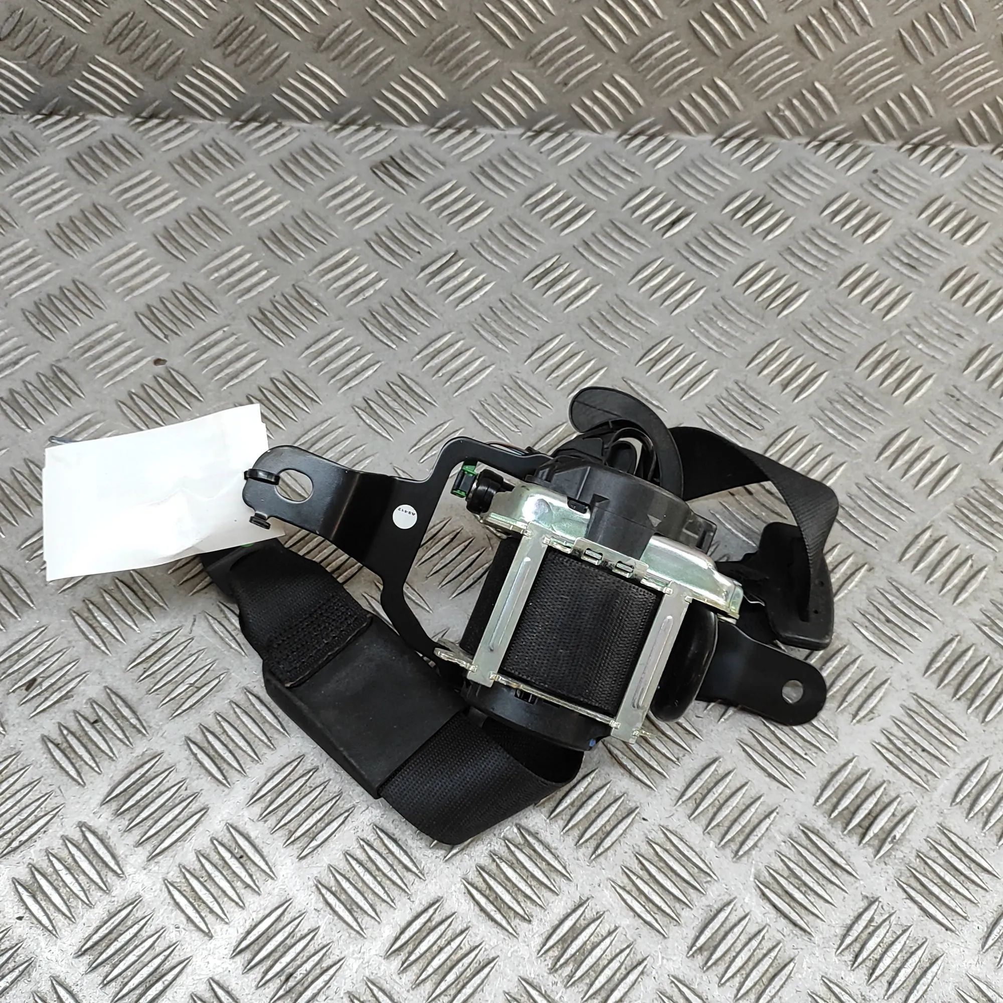 BMW X5 (F15) Rear Left Seatbelt Rear Left Seatbelt — BMW X5 (F15, F85) (2012-20...