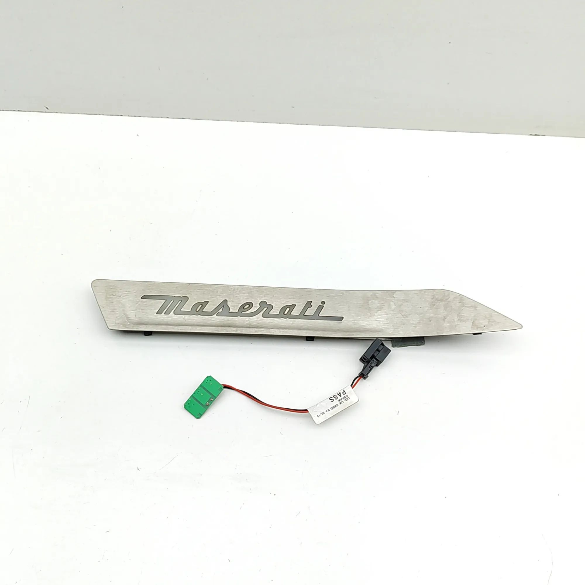 Maserati Levante Sill trim — rear right Sill trim — rear right — MASERATI LEVANTE (SUV ...