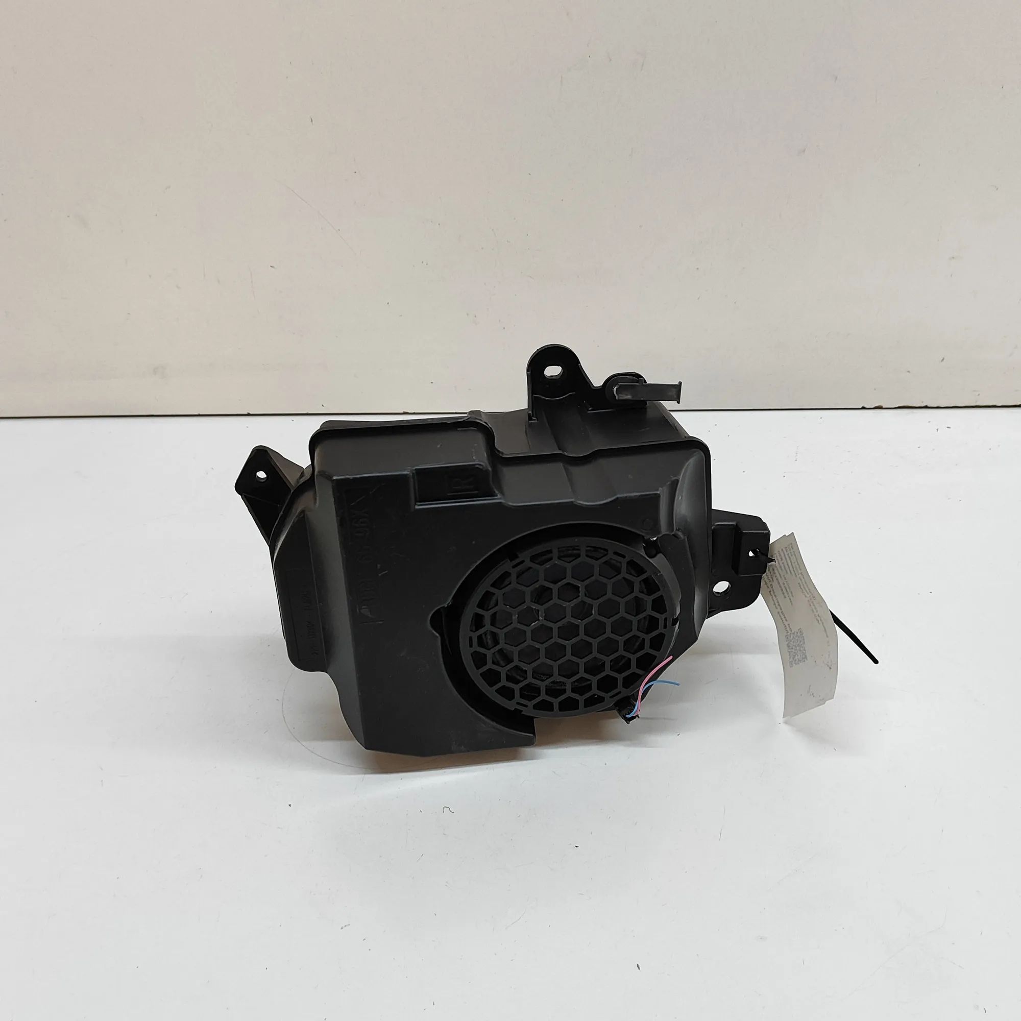 Mazda 3 (BP) Floor subwoofer — right Floor subwoofer — right — MAZDA CX-3 (0 DM) (20...