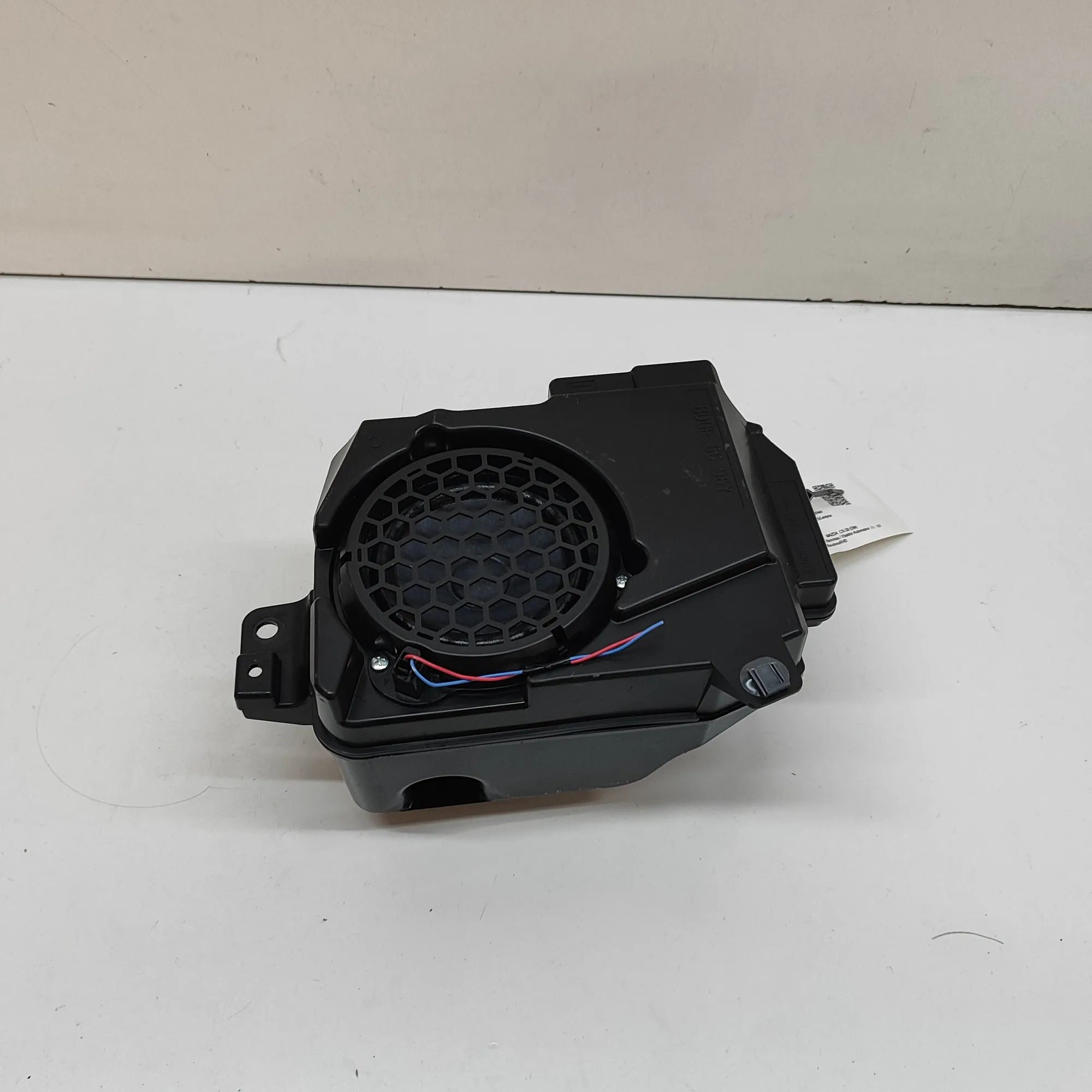 Mazda 3 (BP) Floor subwoofer — left Floor subwoofer — left — MAZDA CX-3 (0 DM) (201...