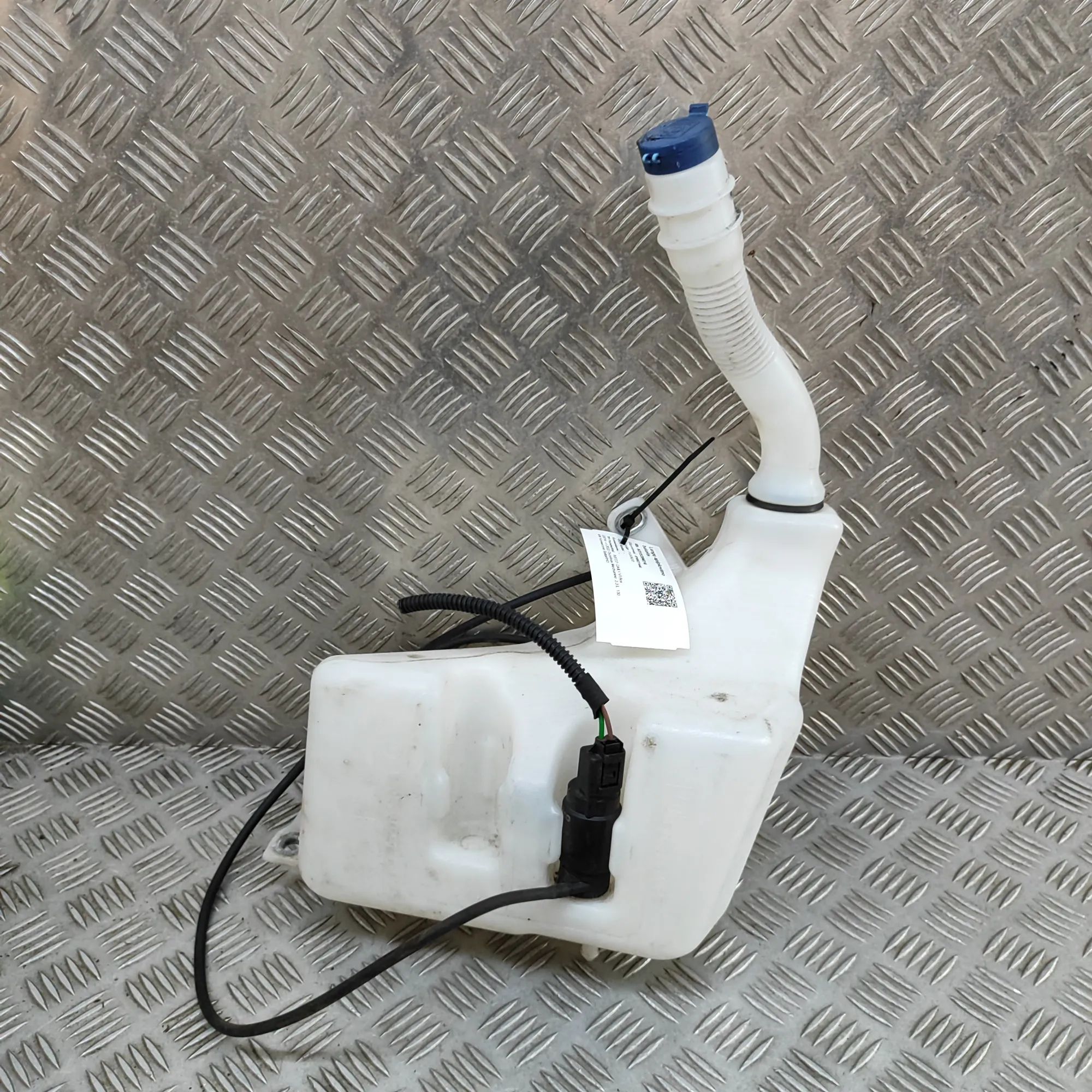 Iveco Daily Window Washer Tank Window Washer Tank — IVECO DAILY (VI Box) (2014...