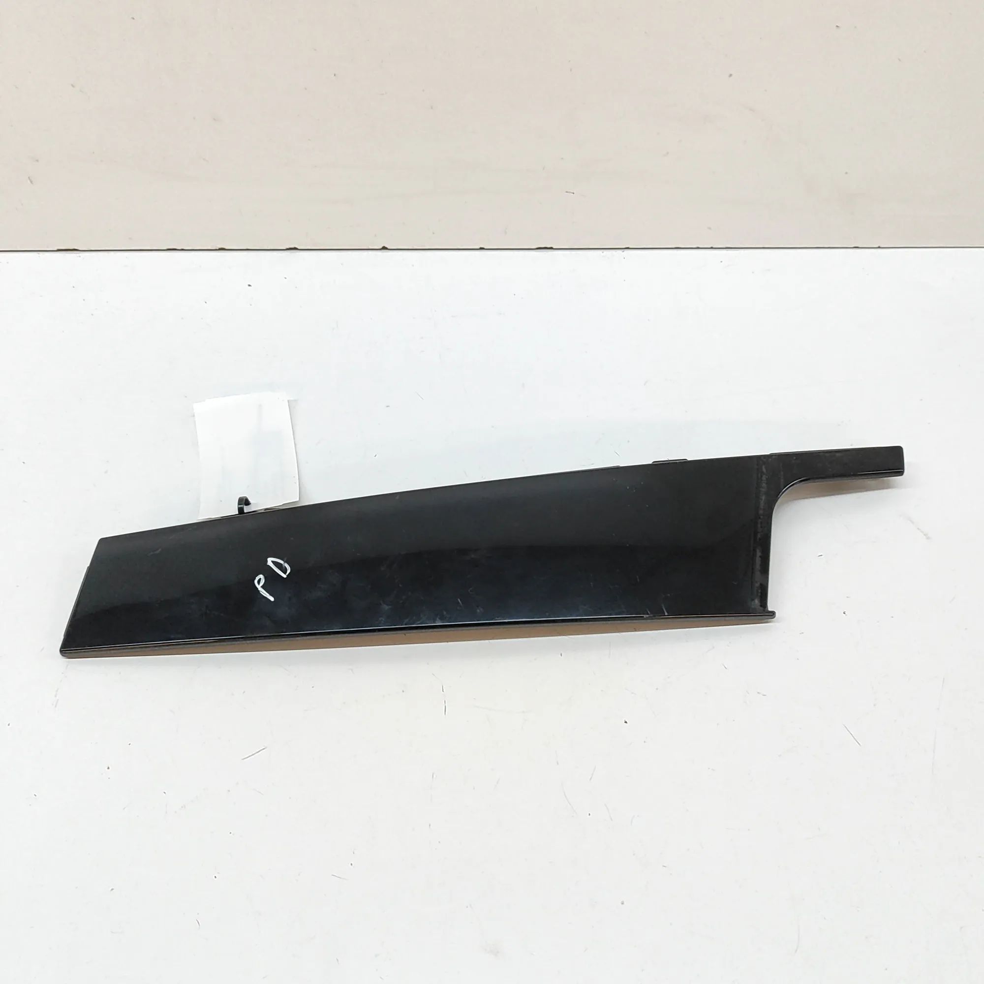 Infiniti Q30 Vertical door trim — front right Vertical door trim — front right — INFINITI Q30...