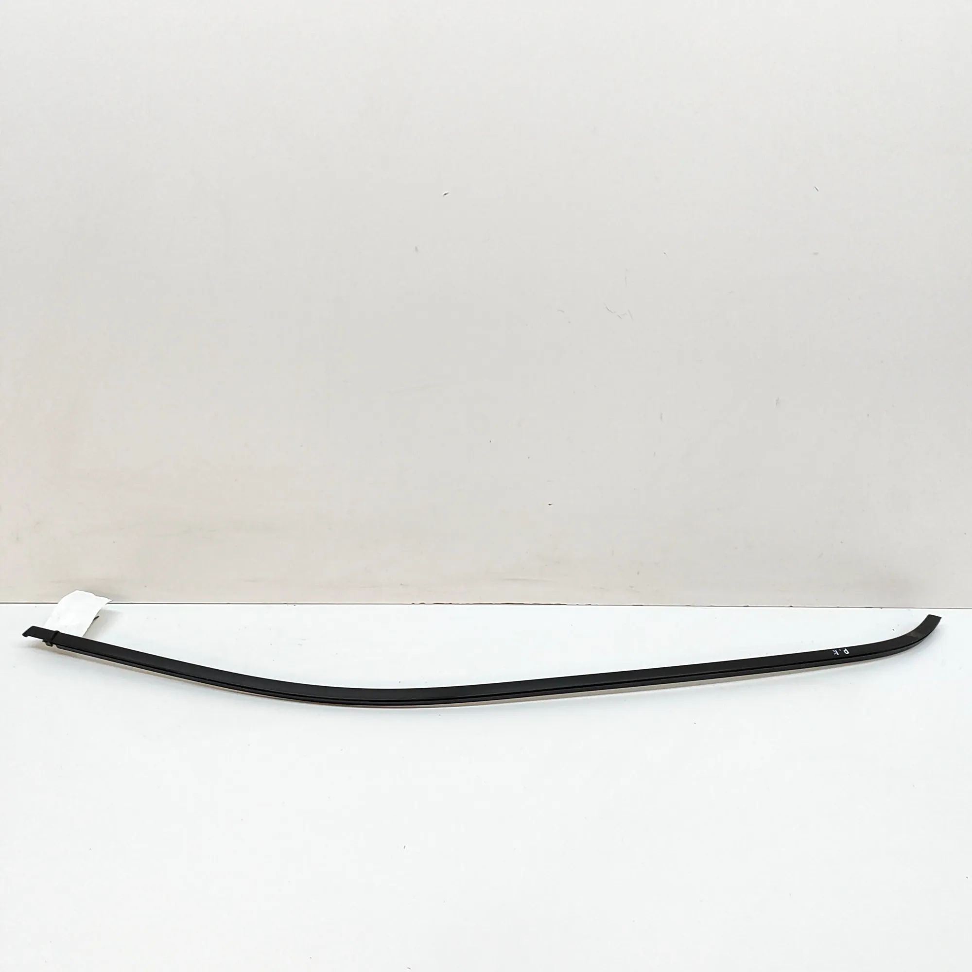 Land Rover Discovery Sport Upper door trim strip — front left Upper door trim strip — front left — LAND ROVER...