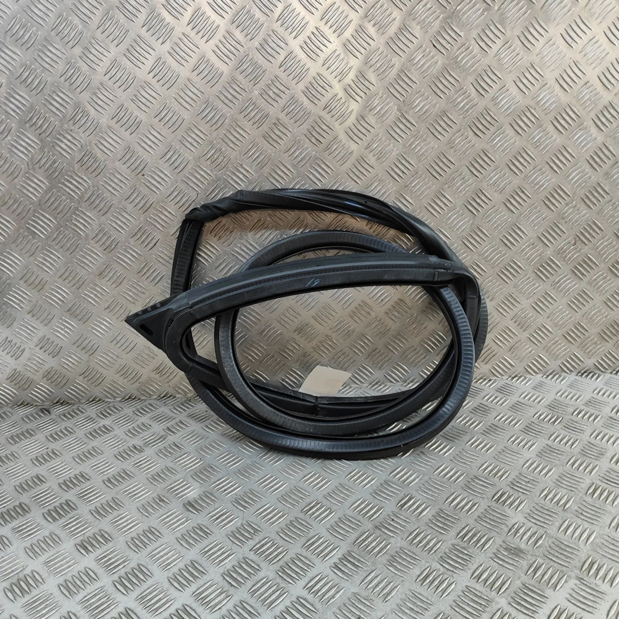 Maserati Levante Door rubber seal — front right Door rubber seal — front right — MASERATI LEVAN...