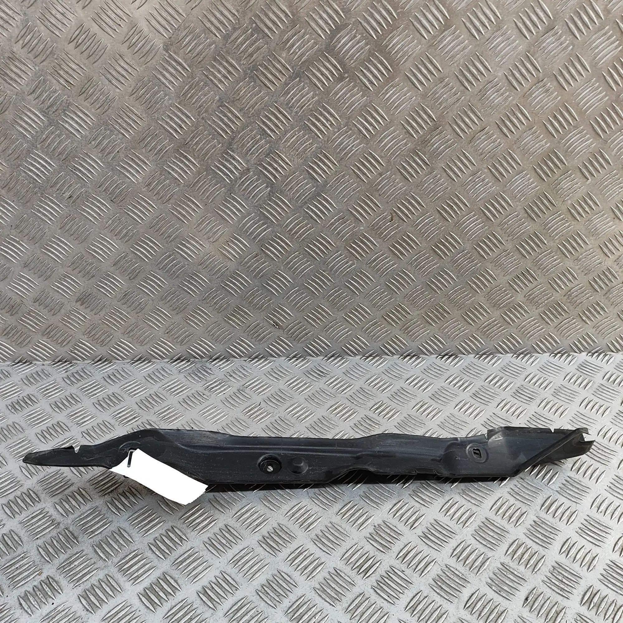 Volvo V60 Plastic fender panel — front right Plastic fender panel — front right — VOLVO V60 ...