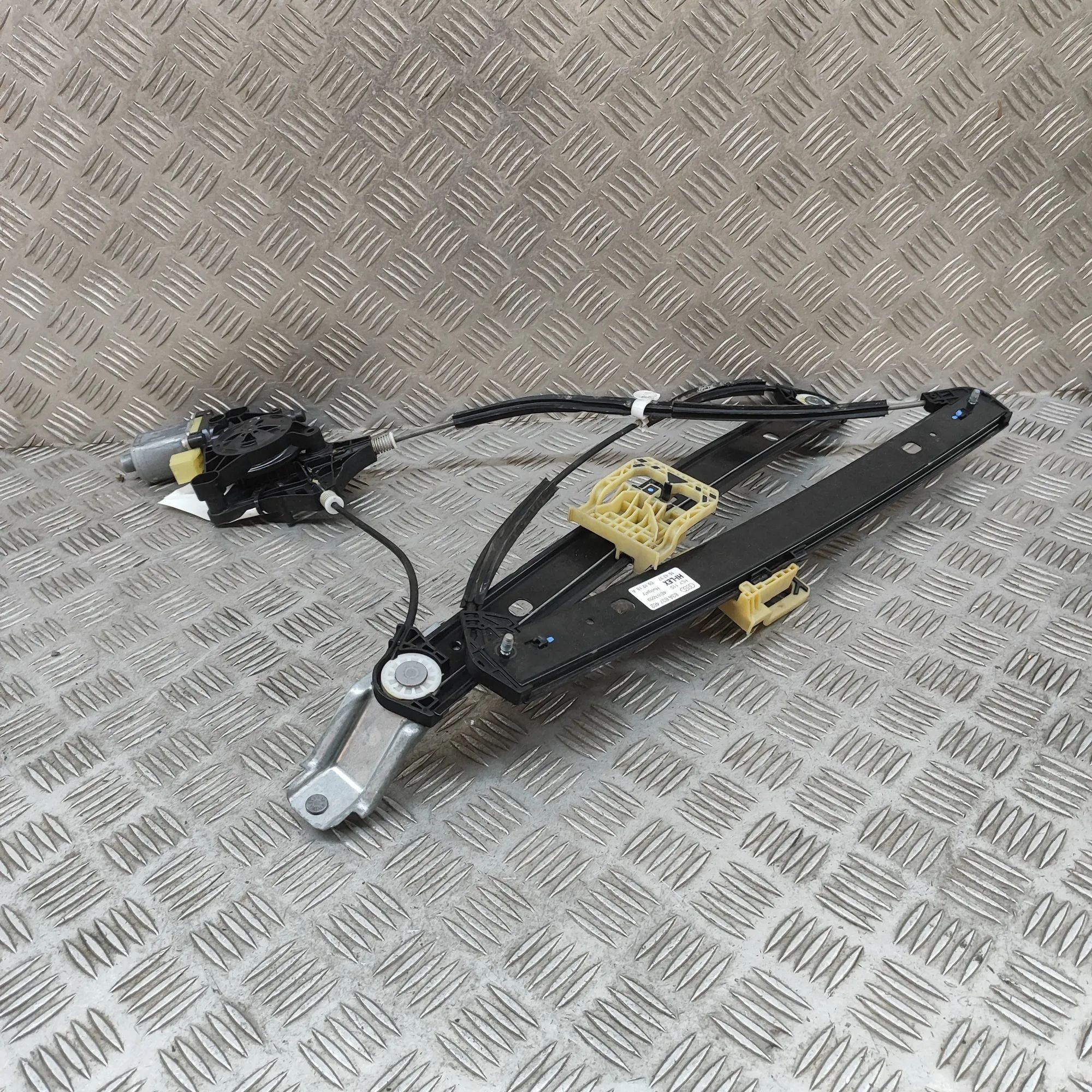 Audi Q3 (8U) Front Right Door Window Regulator Front Right Door Window Regulator — AUDI Q3 (F3...