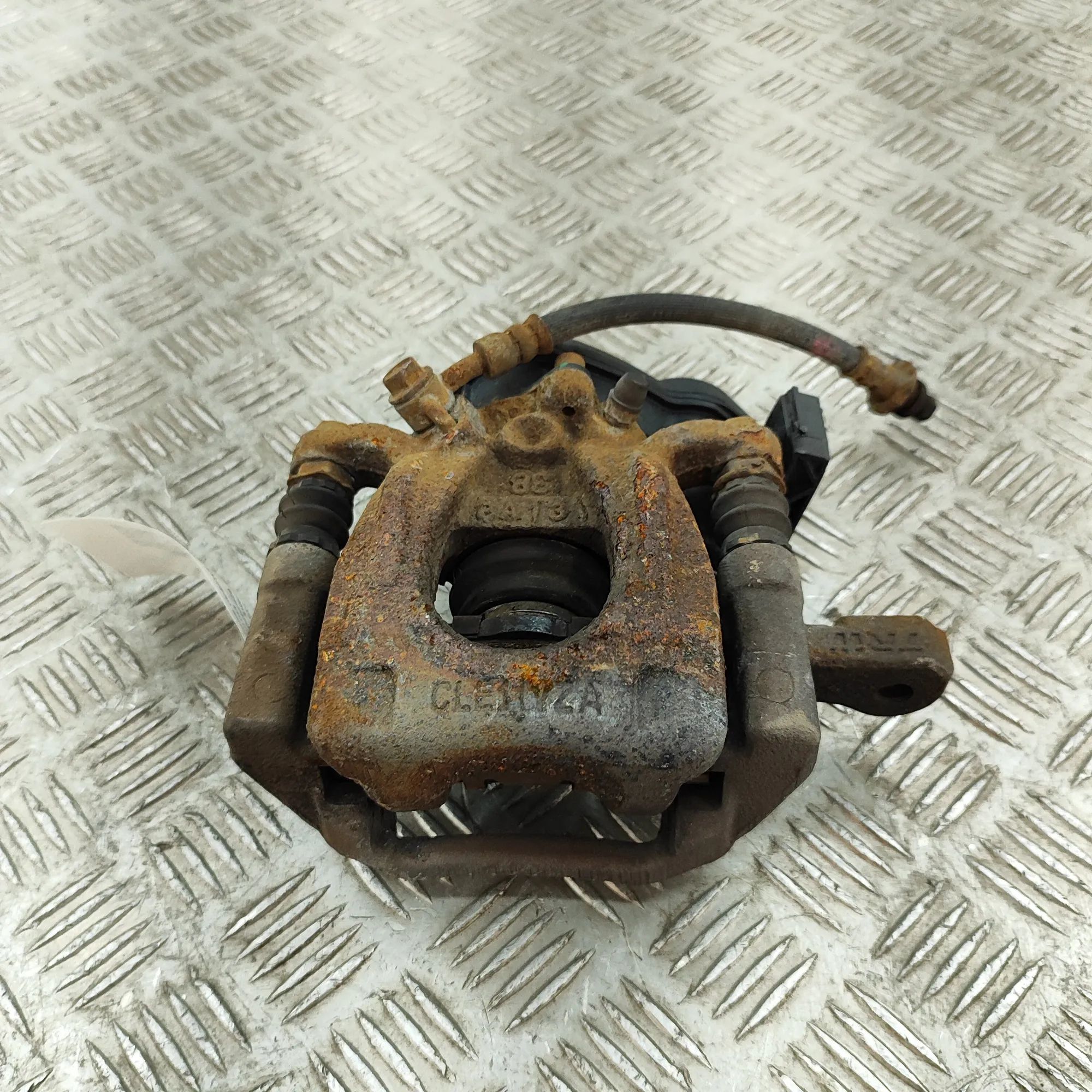 Nissan Leaf Brake caliper — rear right Brake caliper — rear right — NISSAN LEAF (ZE1) ...