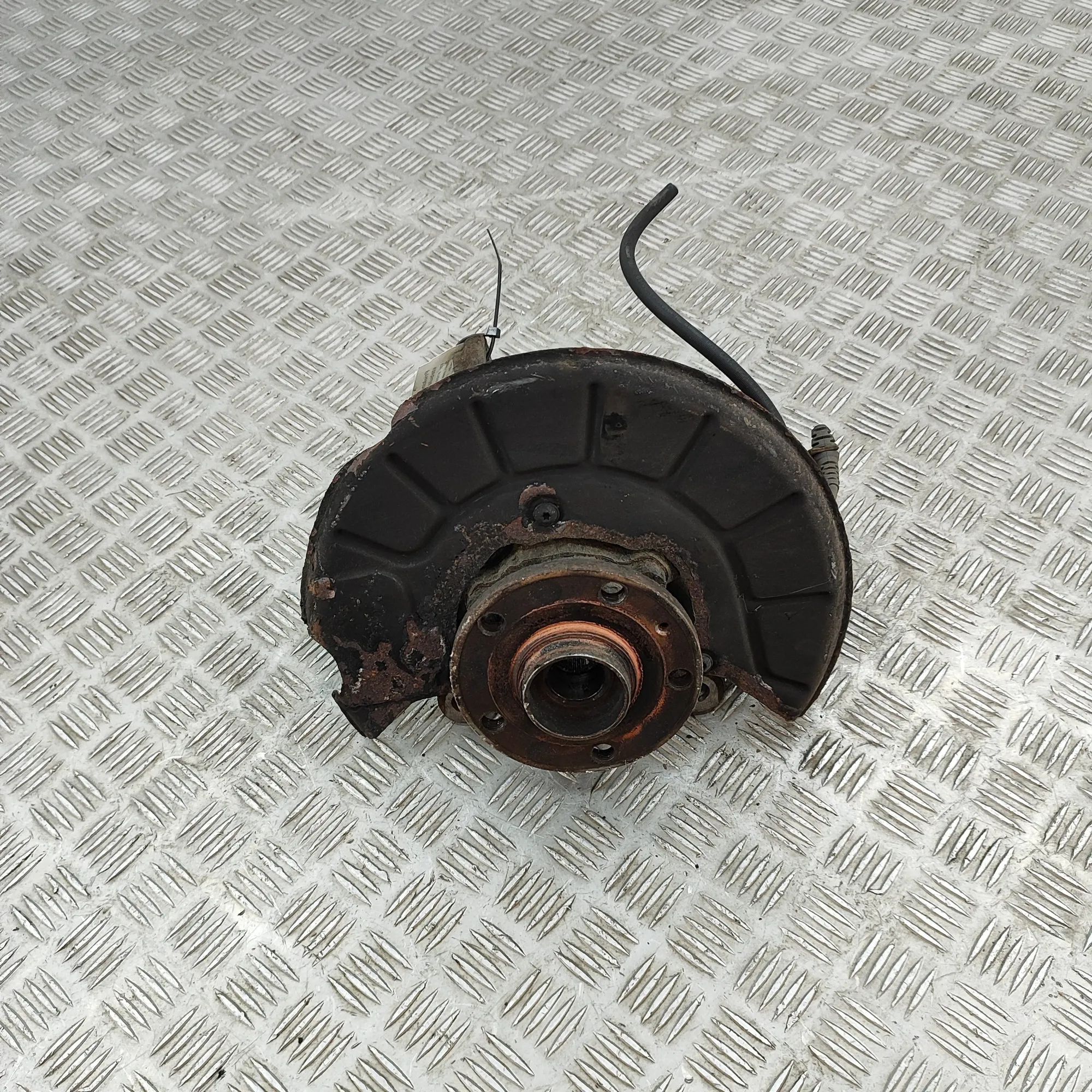 Audi Q3 (8U) Front Right Wheel Hub Front Right Wheel Hub — AUDI Q3 (8U) (2011-2018...
