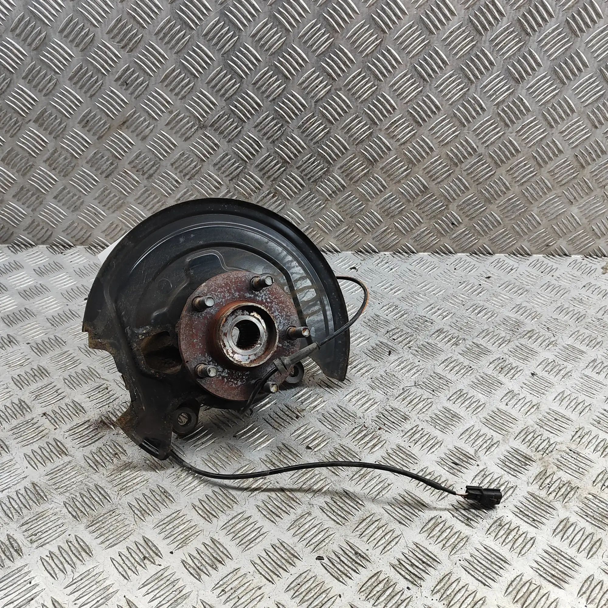 Nissan Leaf Front Right Wheel Hub Front Right Wheel Hub — NISSAN LEAF (ZE1) (2017...