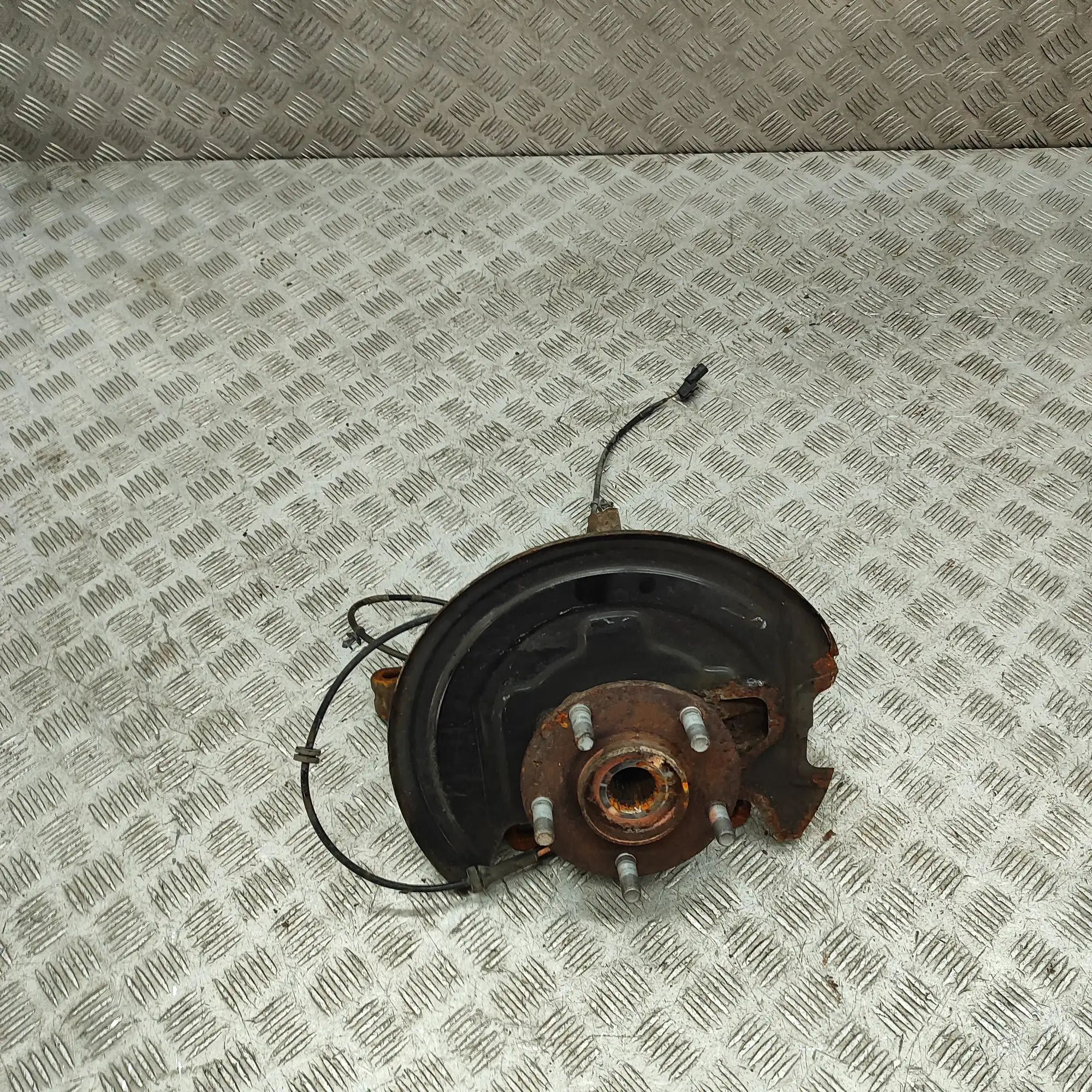 Nissan Leaf Front Left Wheel Hub Front Left Wheel Hub — NISSAN LEAF (ZE1) (2017-...
