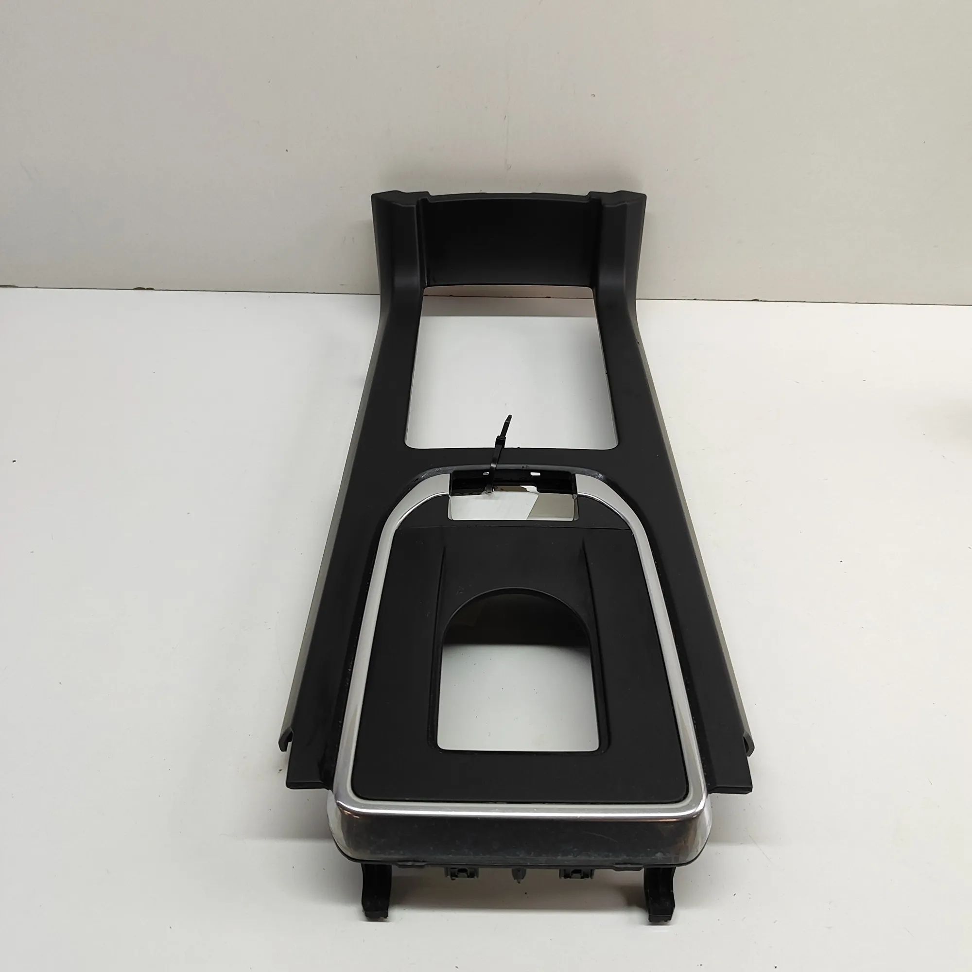 Land Rover Discovery Sport Centre console trim Centre console trim — LAND ROVER DISCOVERY SPOR...