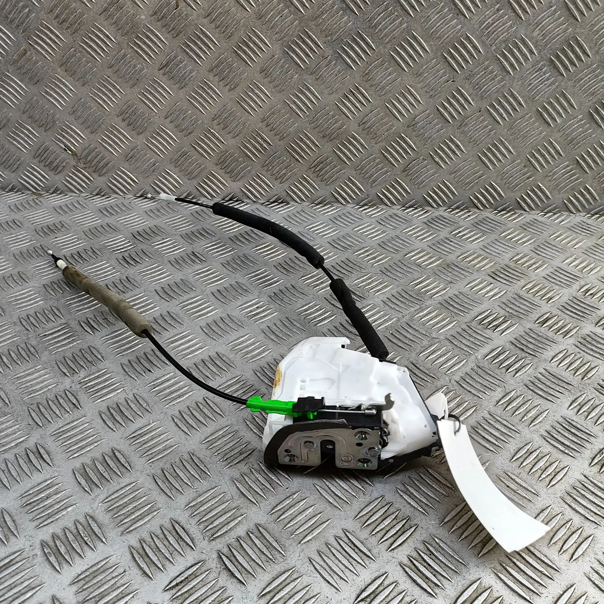 Nissan Juke Door lock — rear right Door lock — rear right — NISSAN JUKE (F16) (201...