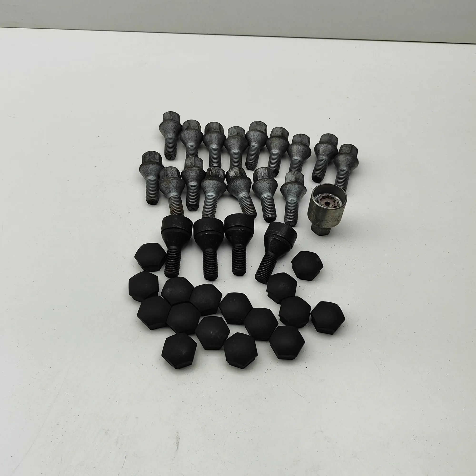 Nissan Juke Wheel Screws Kit Wheel Screws Kit — NISSAN JUKE (F16) (2019-...)...