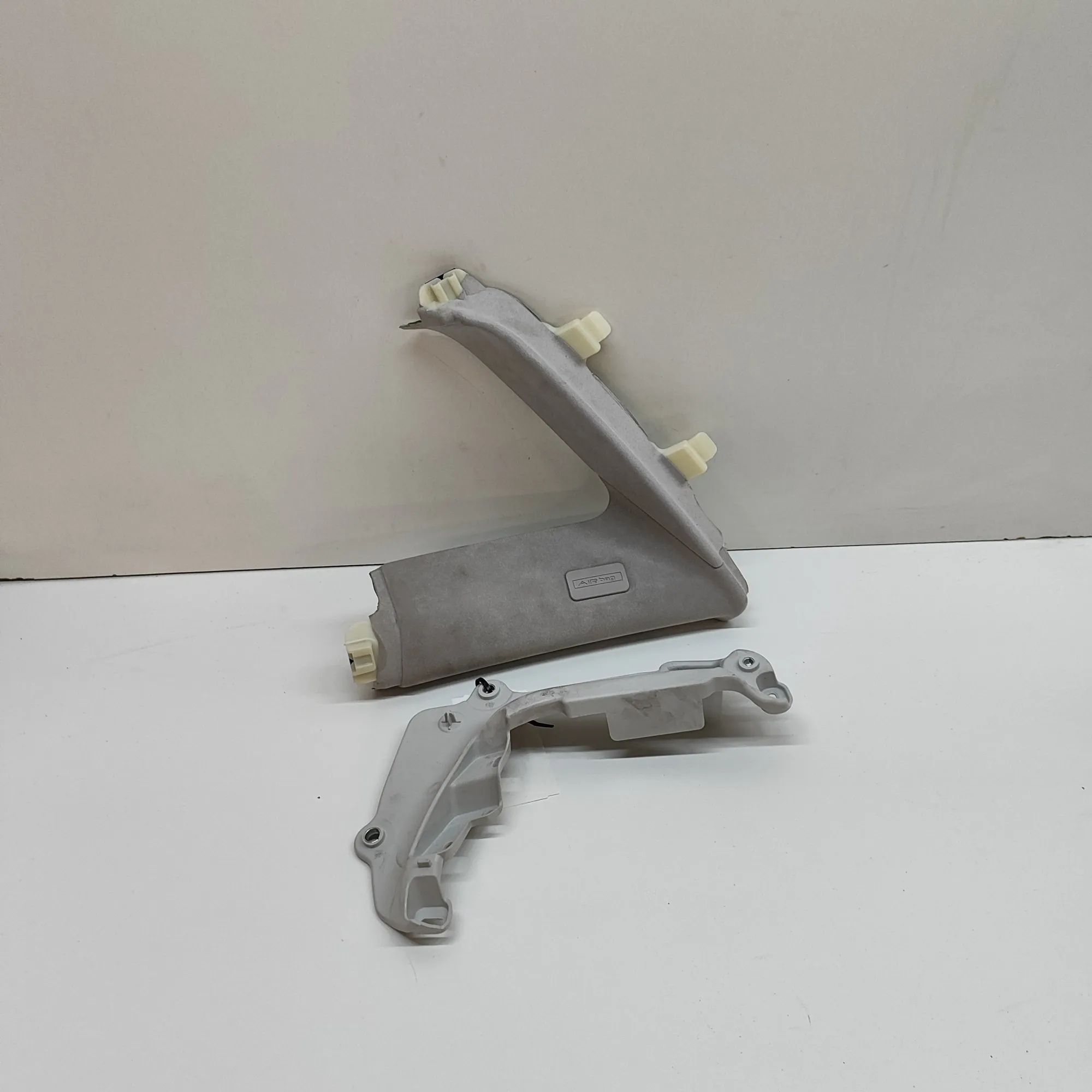 Maserati Levante Rear Left Pillar Trim Rear Left Pillar Trim — MASERATI LEVANTE (SUV M...