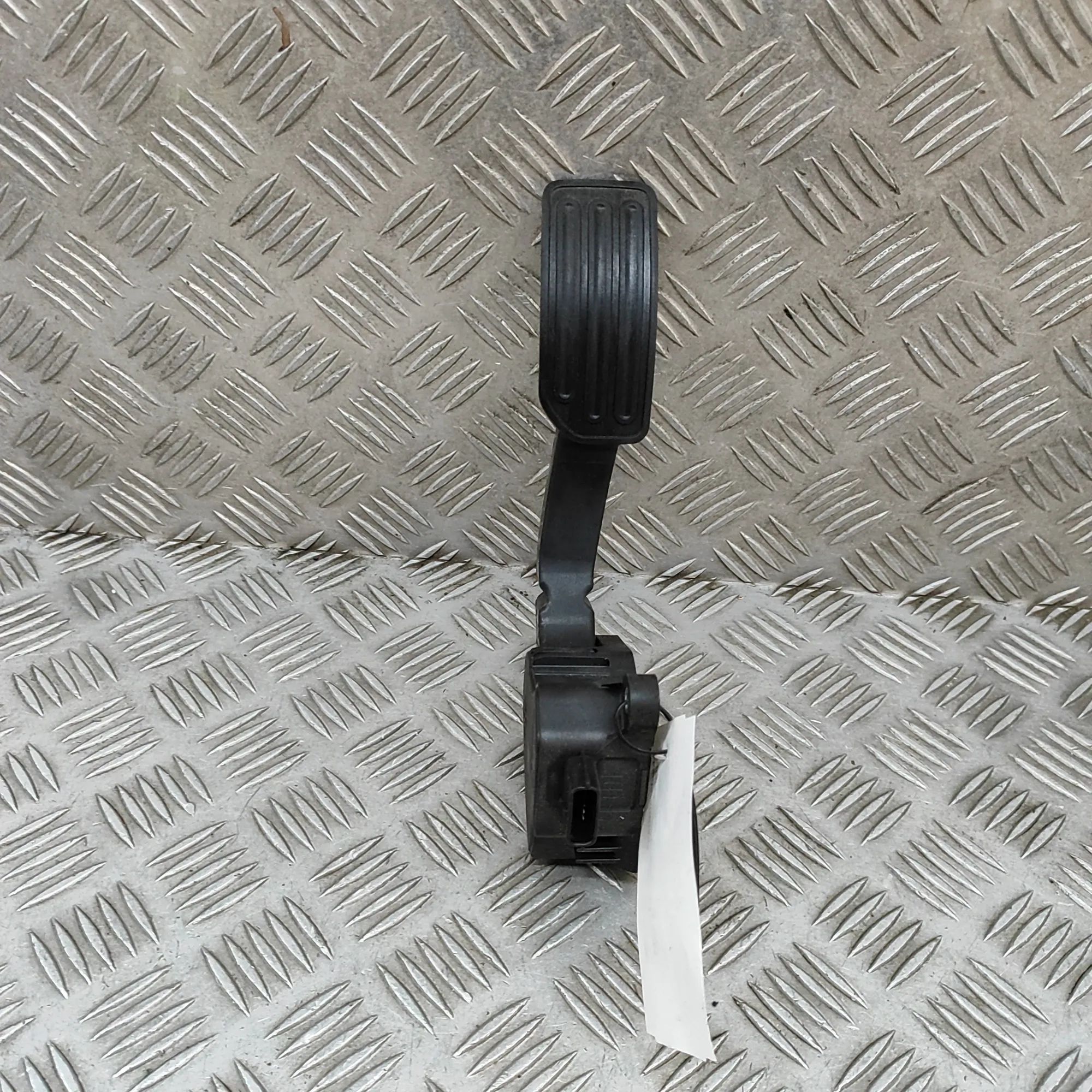 Nissan Leaf Throttle Pedal Throttle Pedal — NISSAN LEAF (ZE1) (2017-...) —...