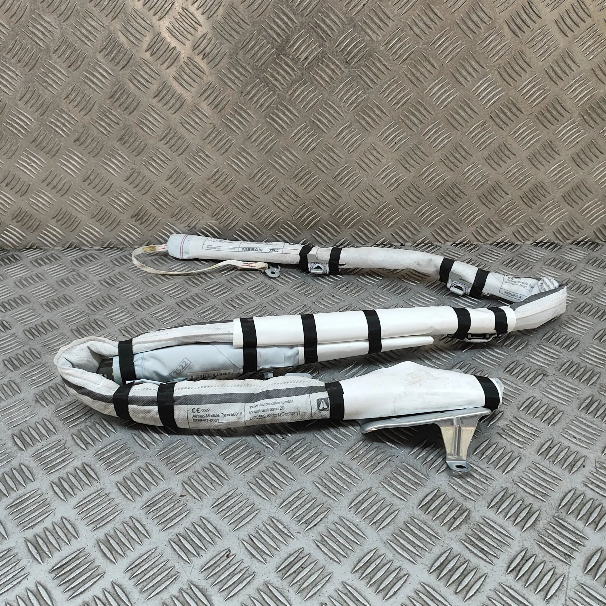 Nissan Leaf Right Side Roof Safety Curtain SRS Right Side Roof Safety Curtain SRS — NISSAN LEA...