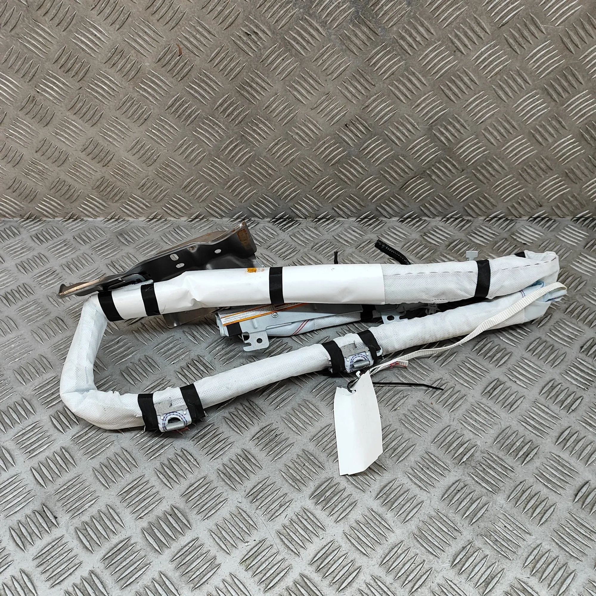 Nissan Leaf Left Side Roof Safety Curtain SRS Left Side Roof Safety Curtain SRS — NISSAN LEAF...