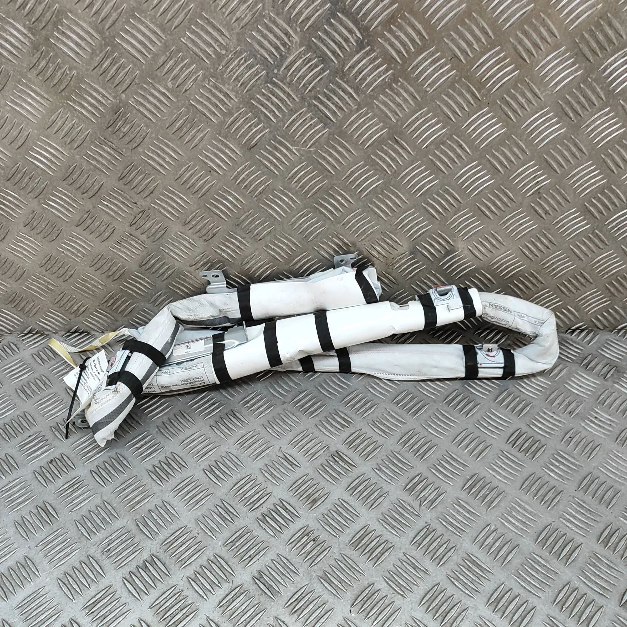 Nissan Leaf Right Side Roof Safety Curtain SRS Right Side Roof Safety Curtain SRS — NISSAN LEA...