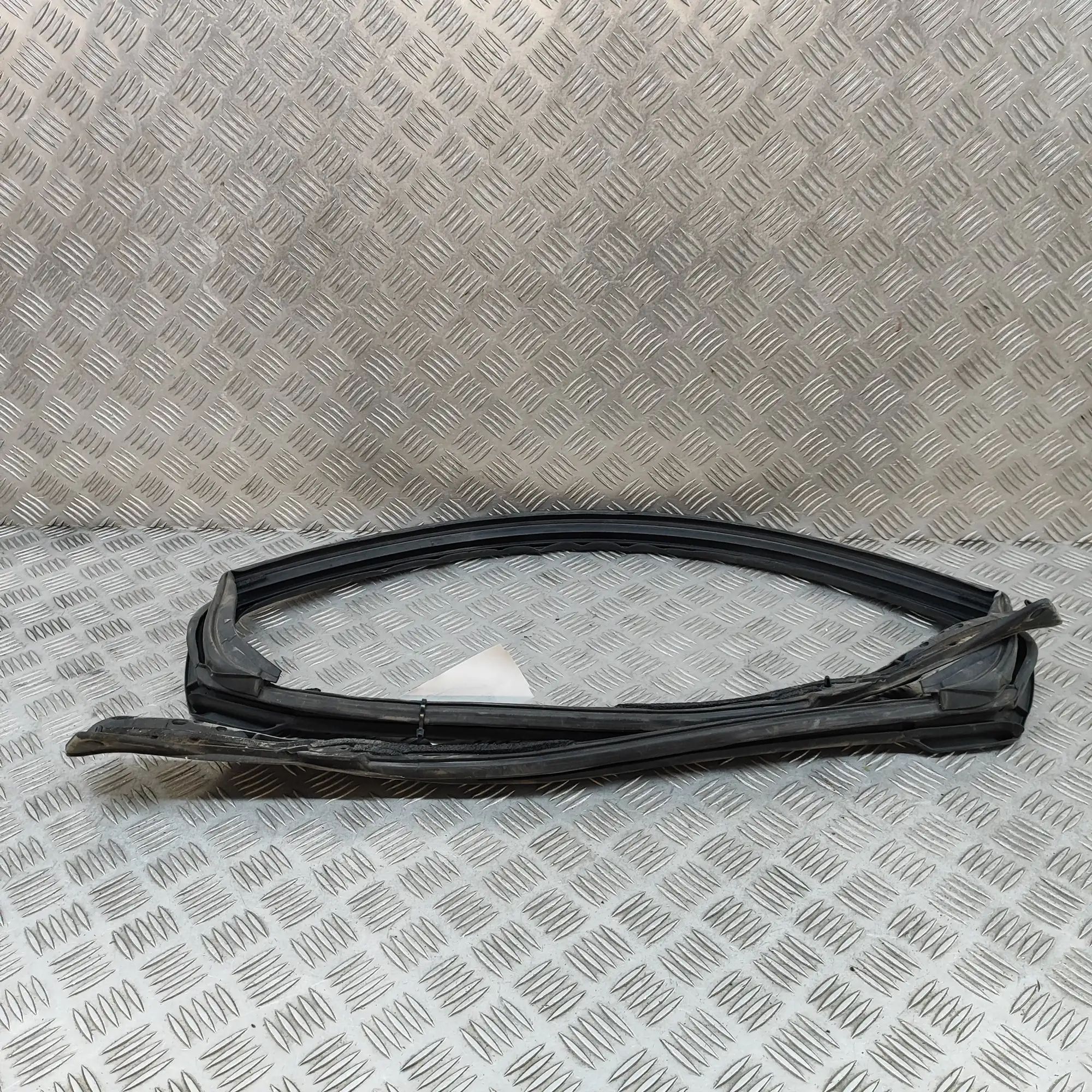 Mazda MX-5 Door rubber seal — front right Door rubber seal — front right — MAZDA MX-5 (IV...