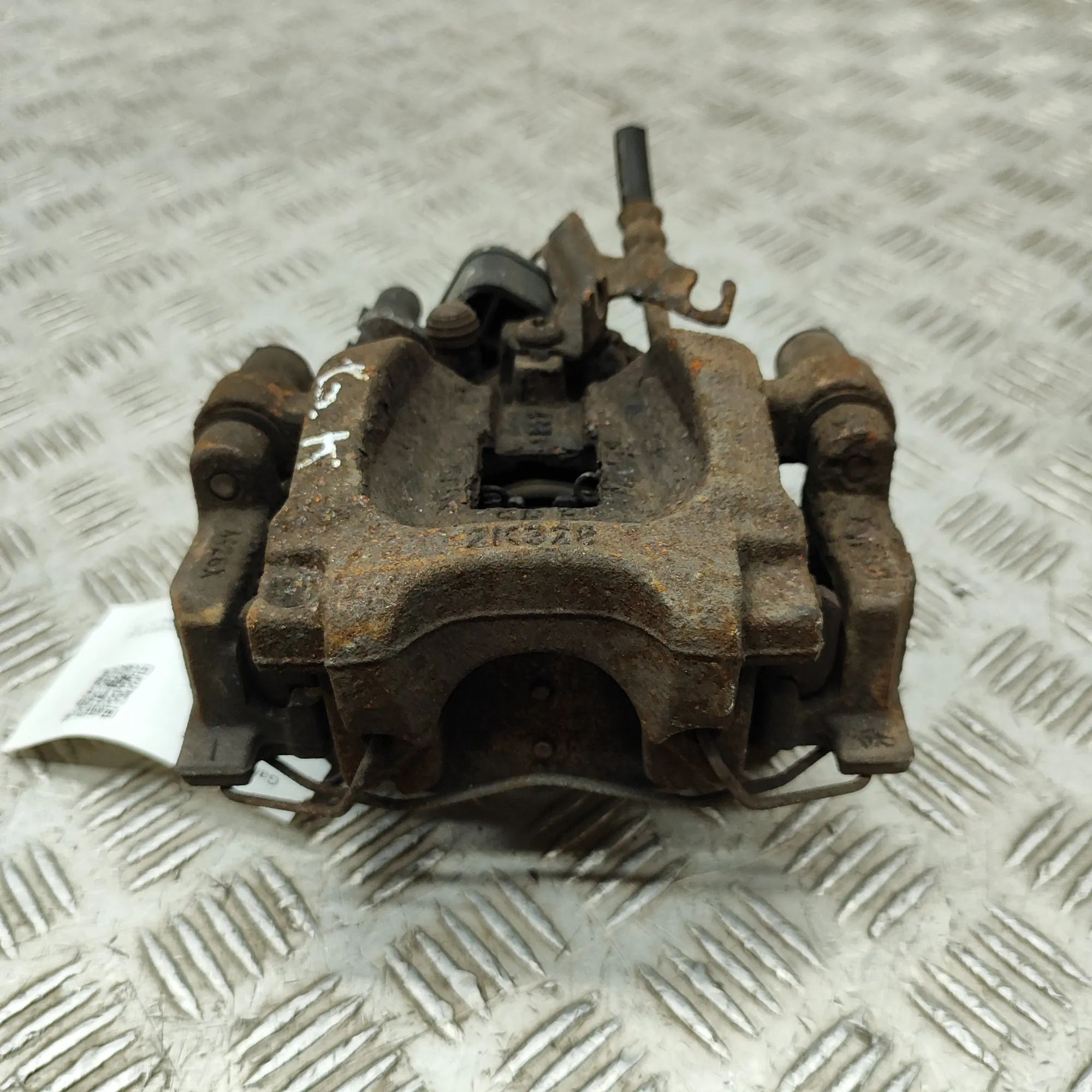 Land Rover Discovery Sport Brake caliper — rear left Brake caliper — rear left — LAND ROVER DISCOVER...