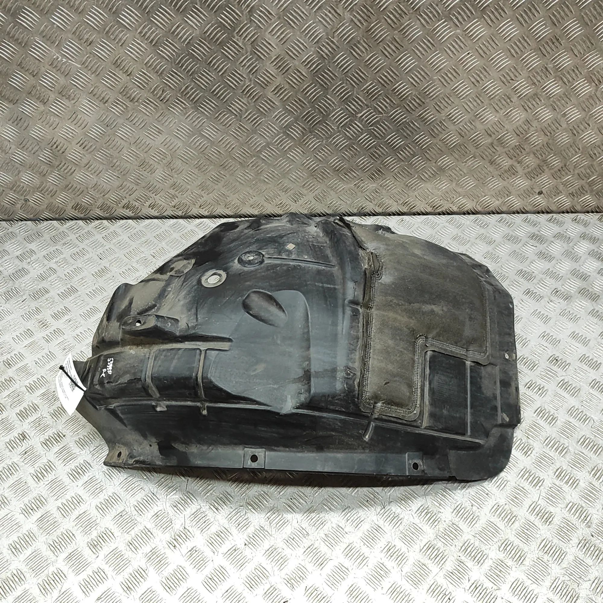 Maserati Levante Wheel arch liner — front — left — rear section Wheel arch liner — front — left — rear section ...