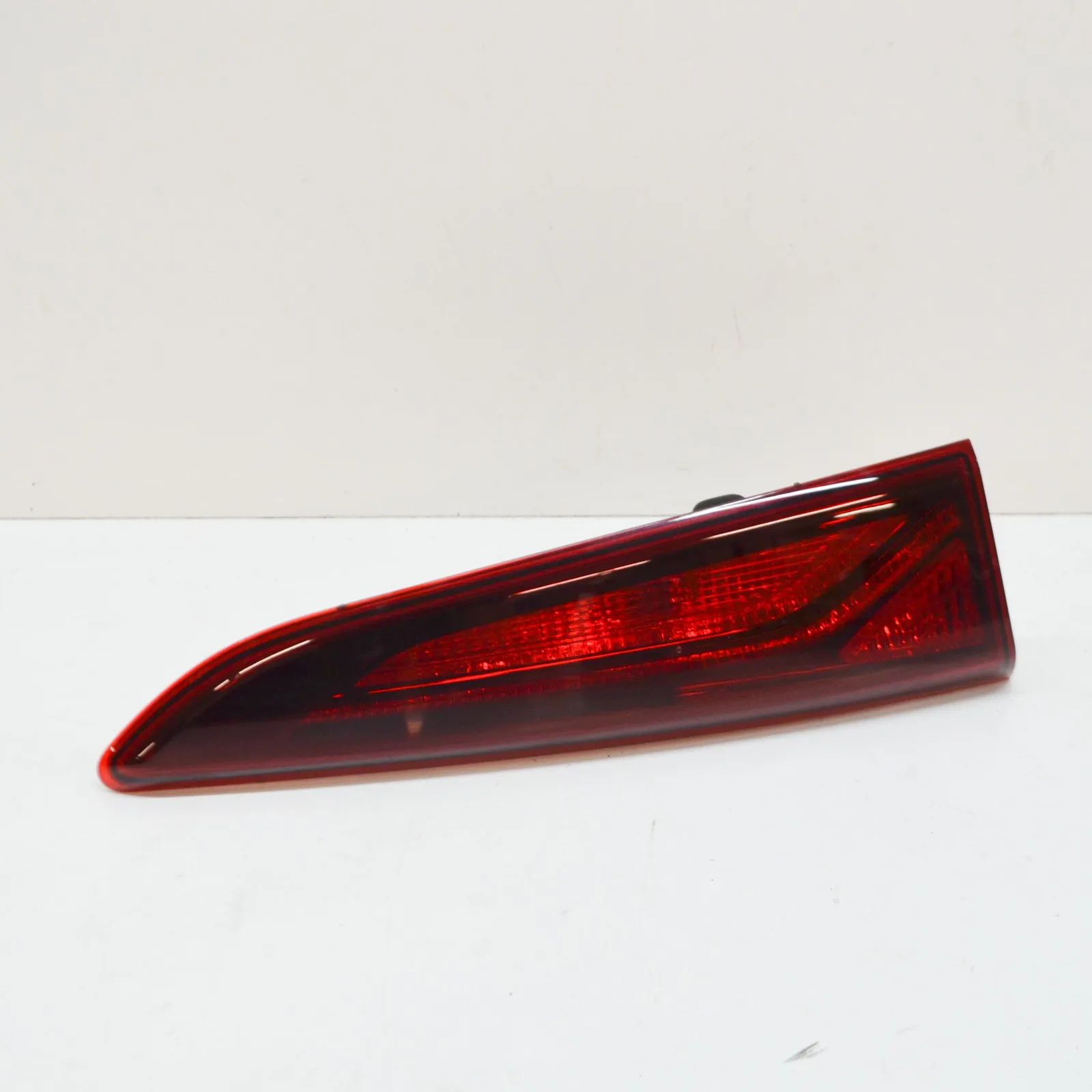 Hyundai Kona Right Side Tailgate Tail Light Right Side Tailgate Tail Light — HYUNDAI KONA (...