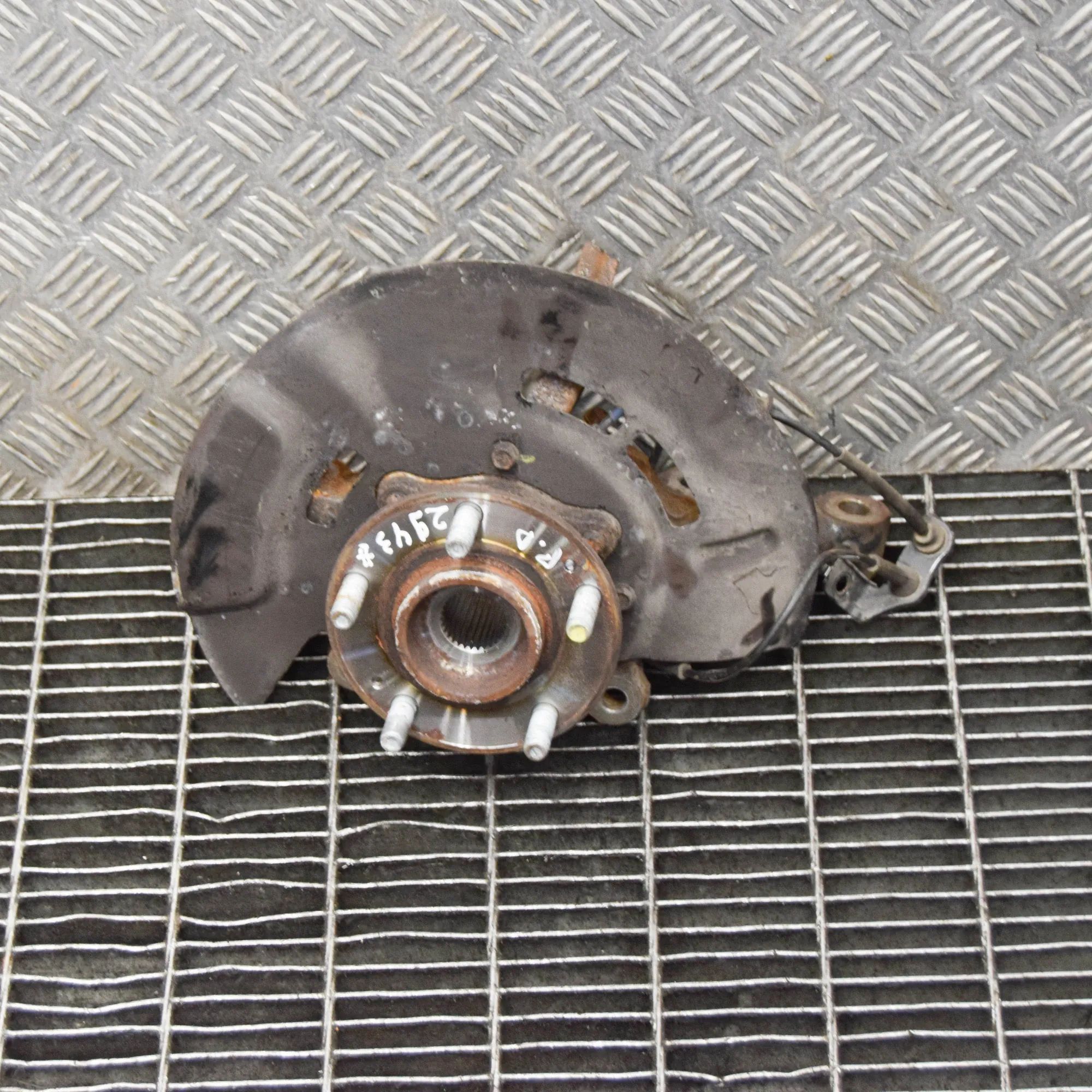 Hyundai Tucson Front Right Wheel Hub Front Right Wheel Hub — HYUNDAI TUCSON (TL, TLE...