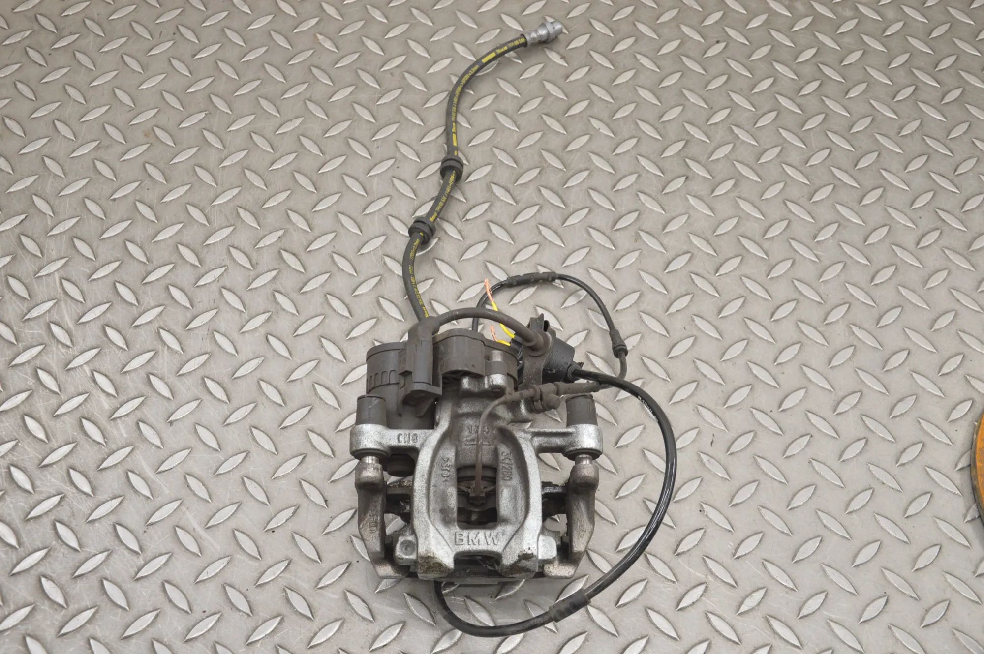 BMW 2 (F44) Brake caliper — rear right Brake caliper — rear right — BMW 2 SERIES (Gran...