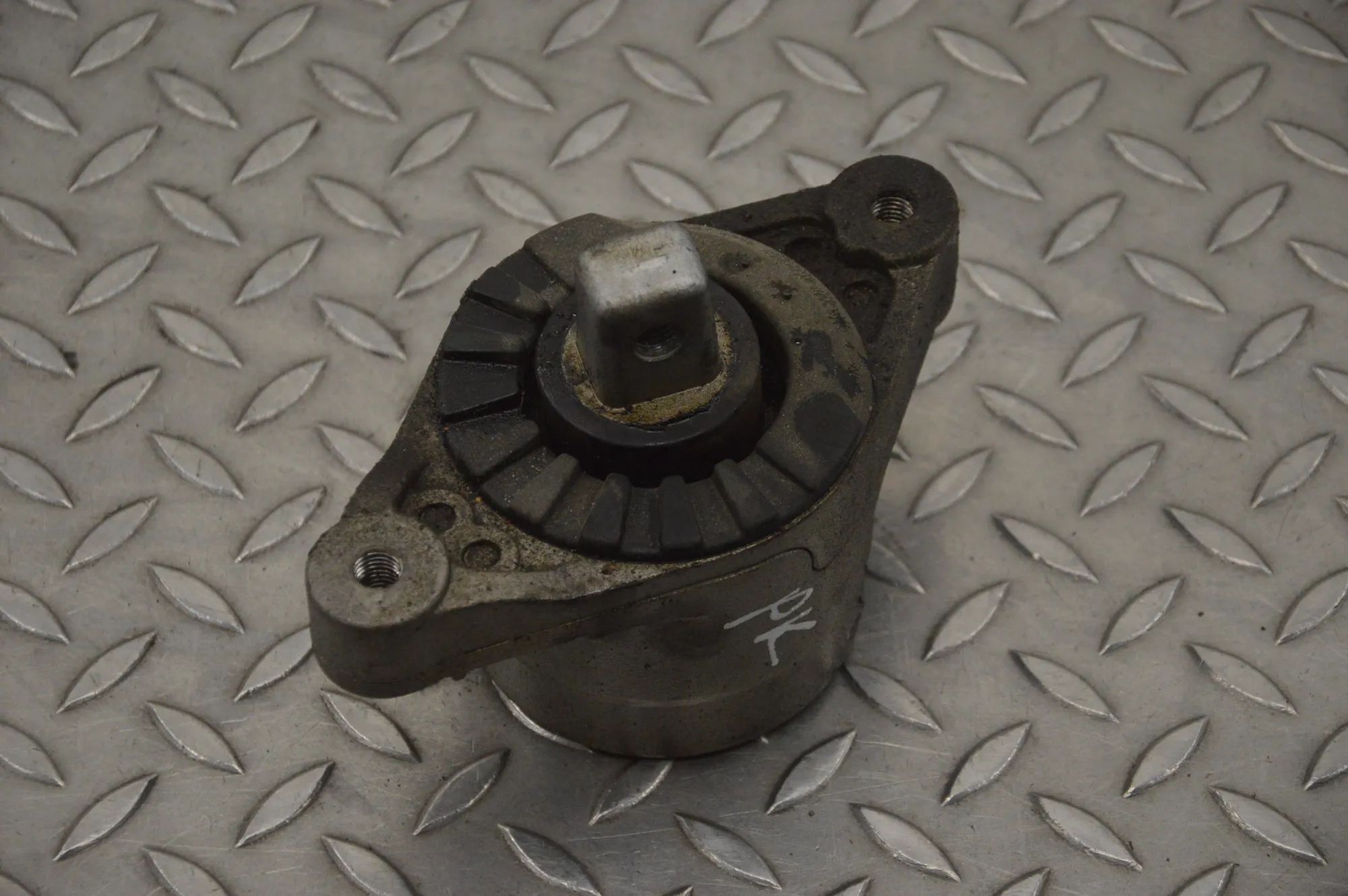 Maserati Ghibli Left Side Engine Mount Left Side Engine Mount — MASERATI GHIBLI (M157)...