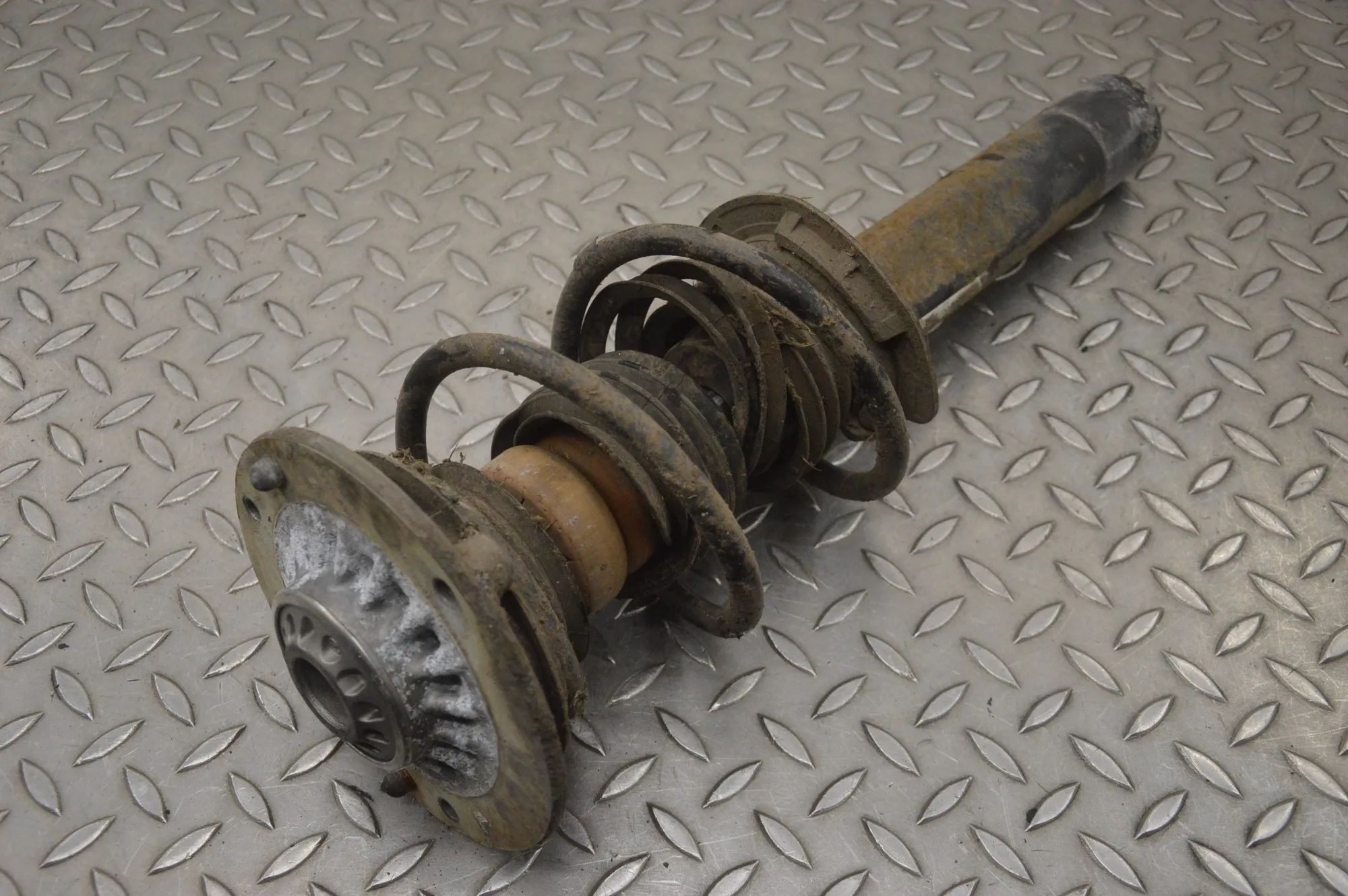 Mini One, Cooper (F55 / F56 / F57) Shock absorber — front left Shock absorber — front left — MINI COOPER (F56)...